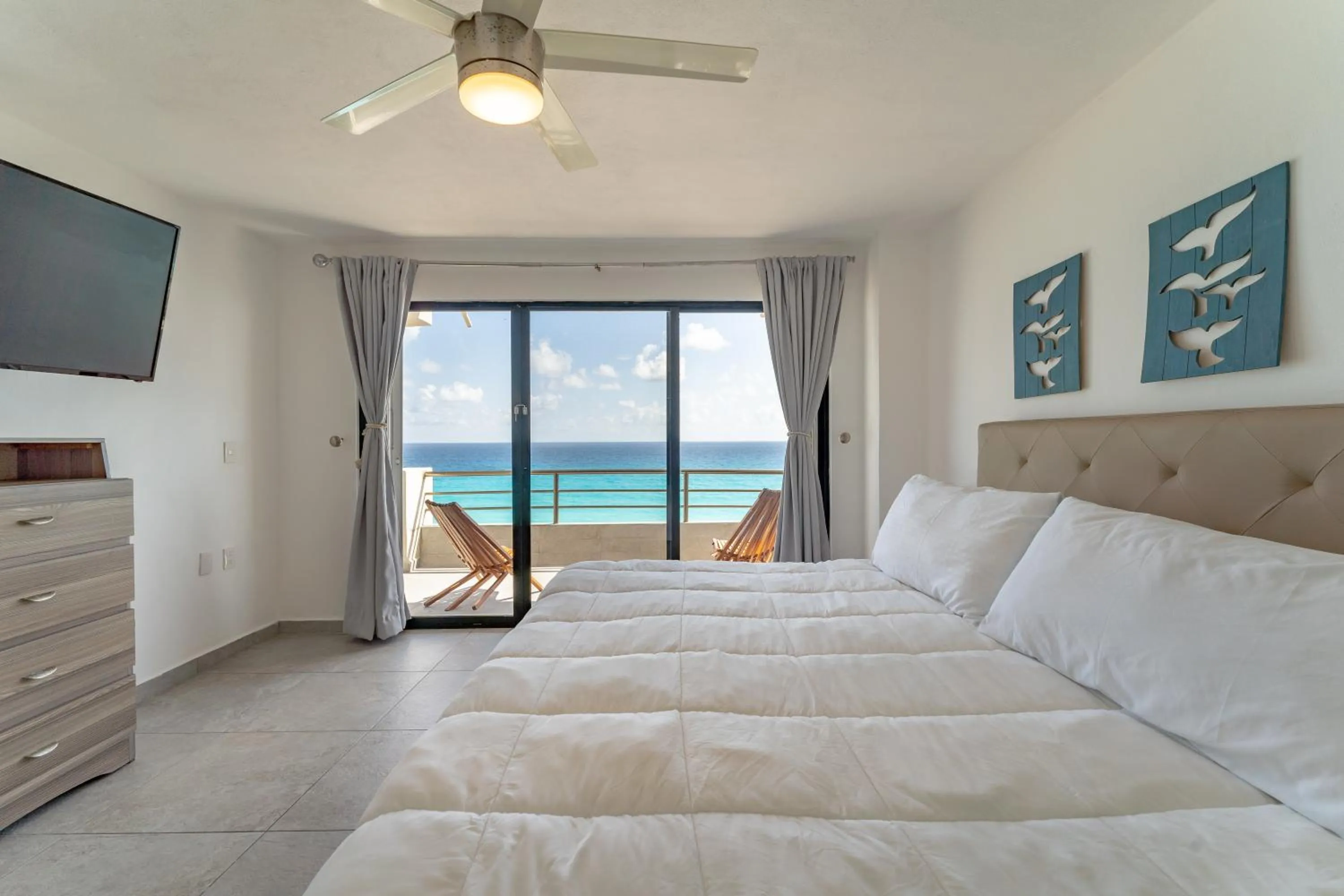 TV and multimedia, Bed in Sparkling Ocean View in Cancun
