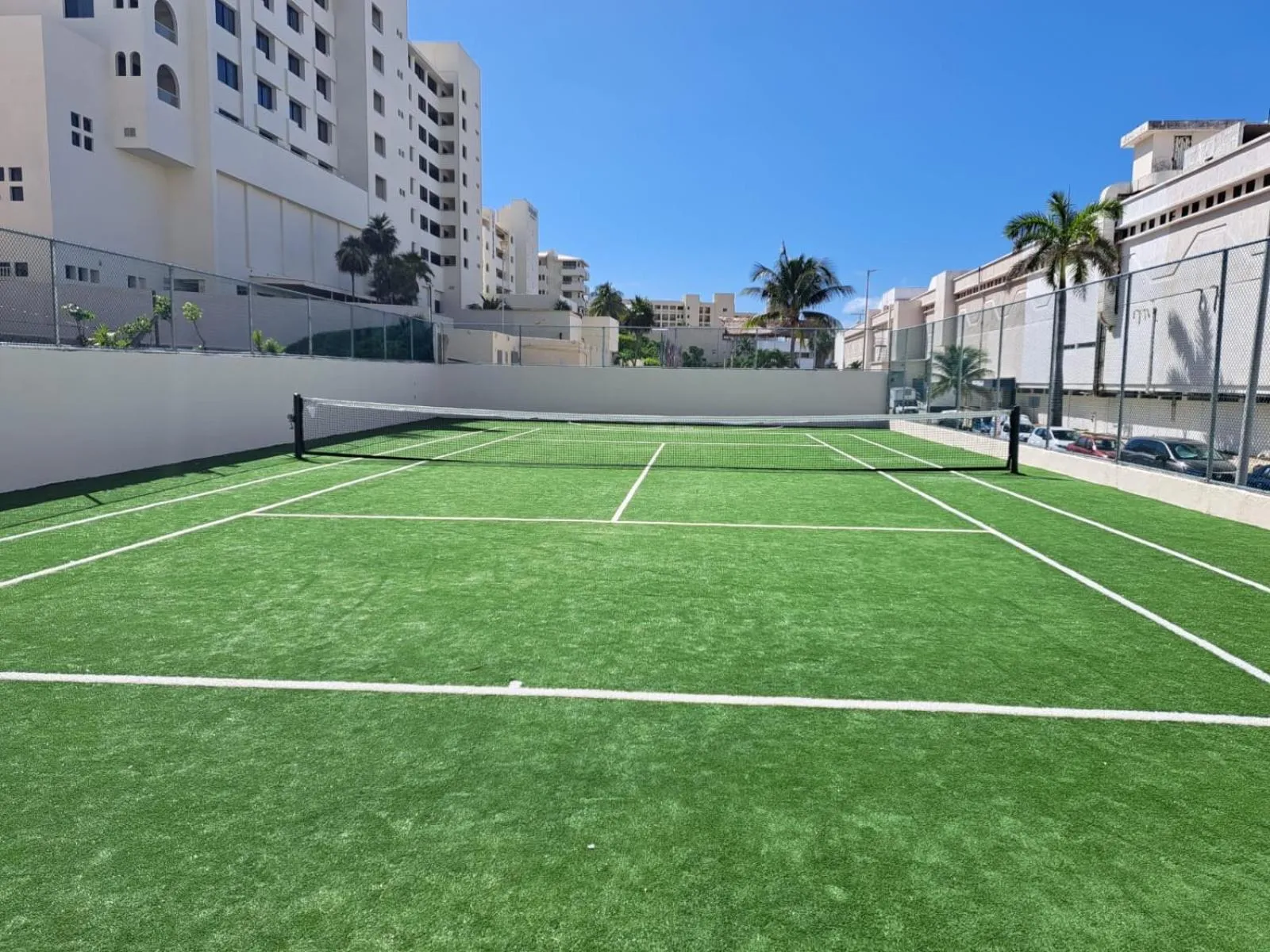 Tennis court in Sparkling Ocean View in Cancun