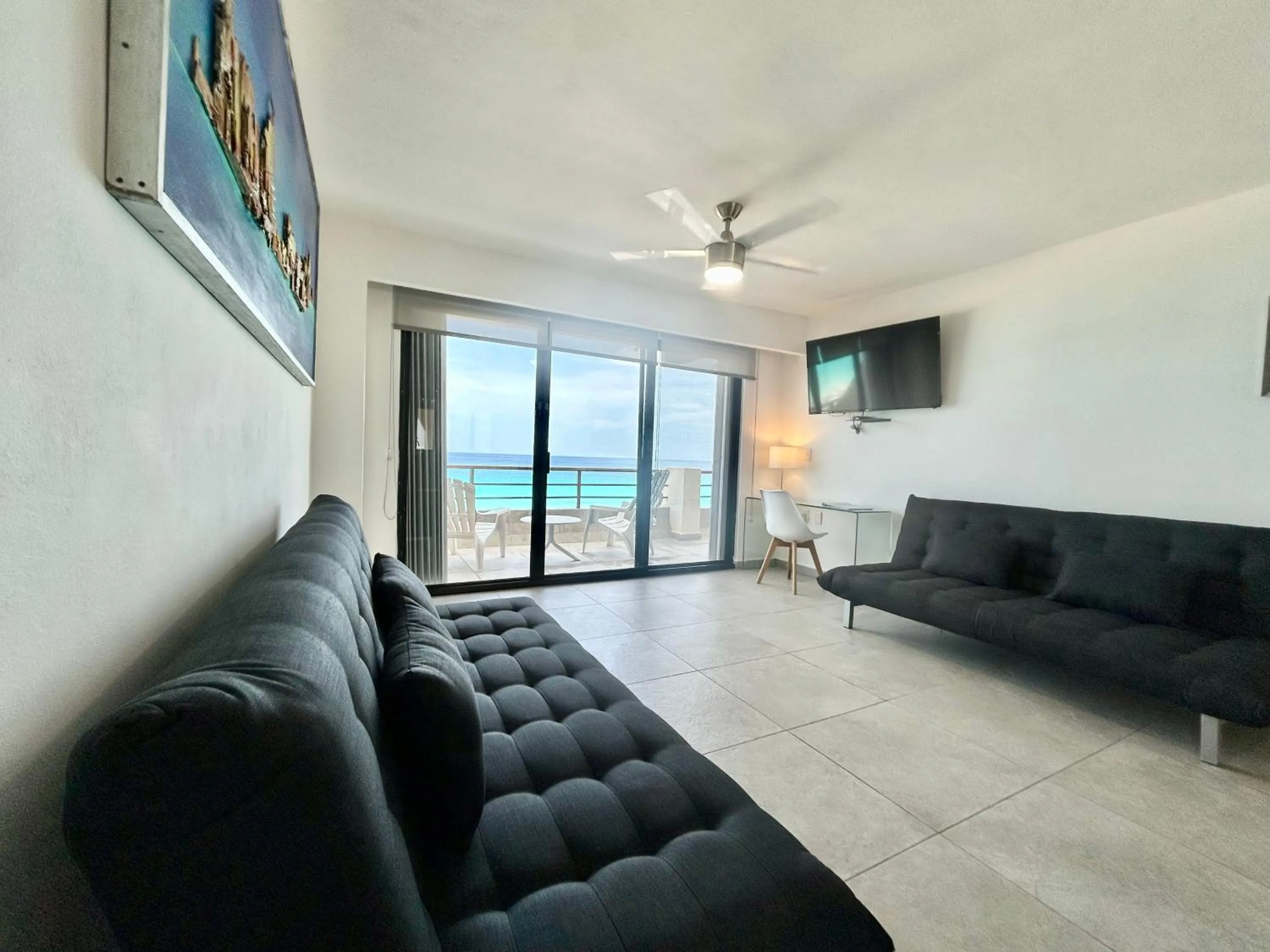 Living room in Sparkling Ocean View in Cancun