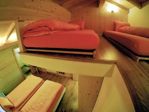 Alpenchalet Weidhaus Gstaad - Dachwohnung - Studio - Stockbettzimmer