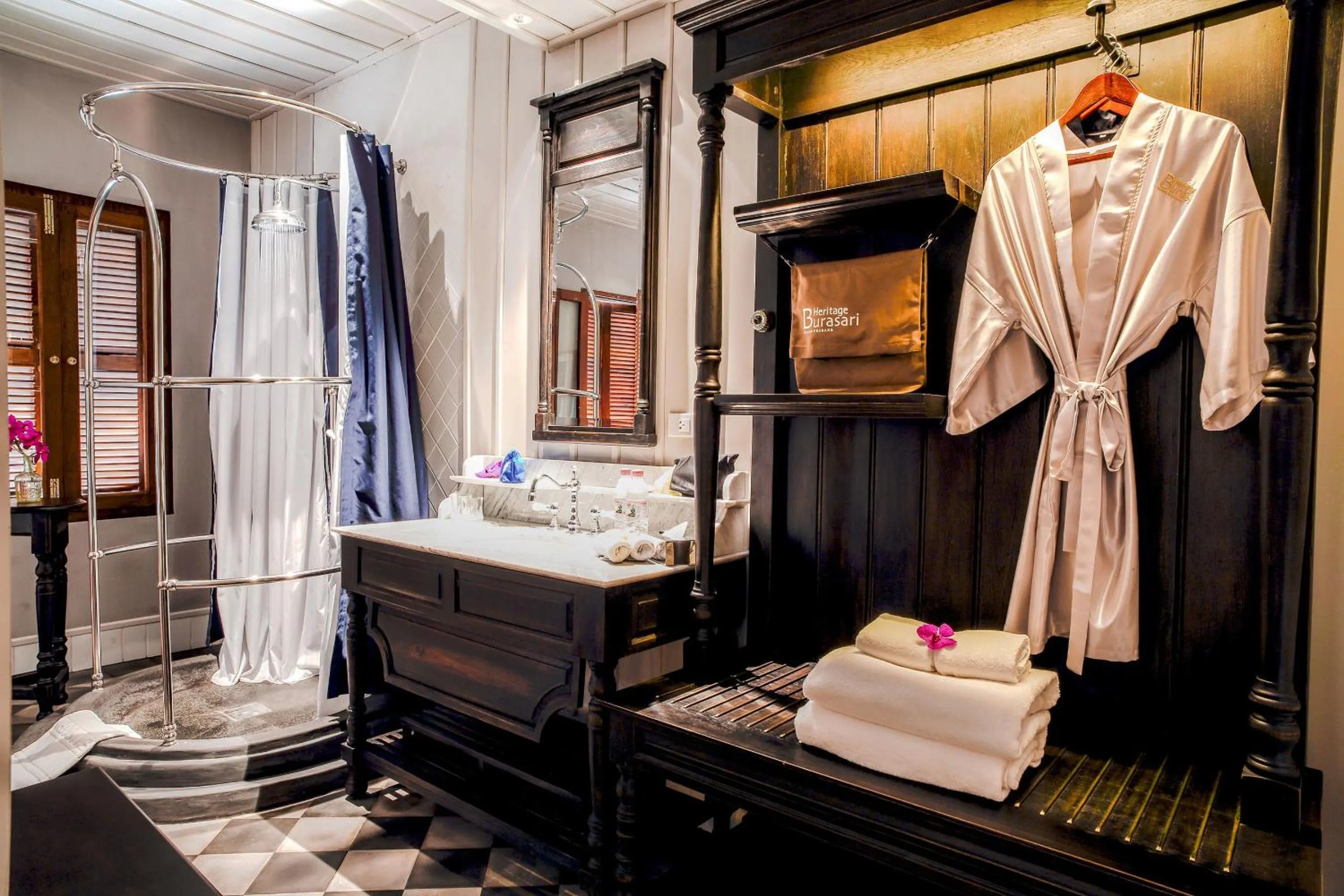 Shower in Burasari Heritage Luang Prabang