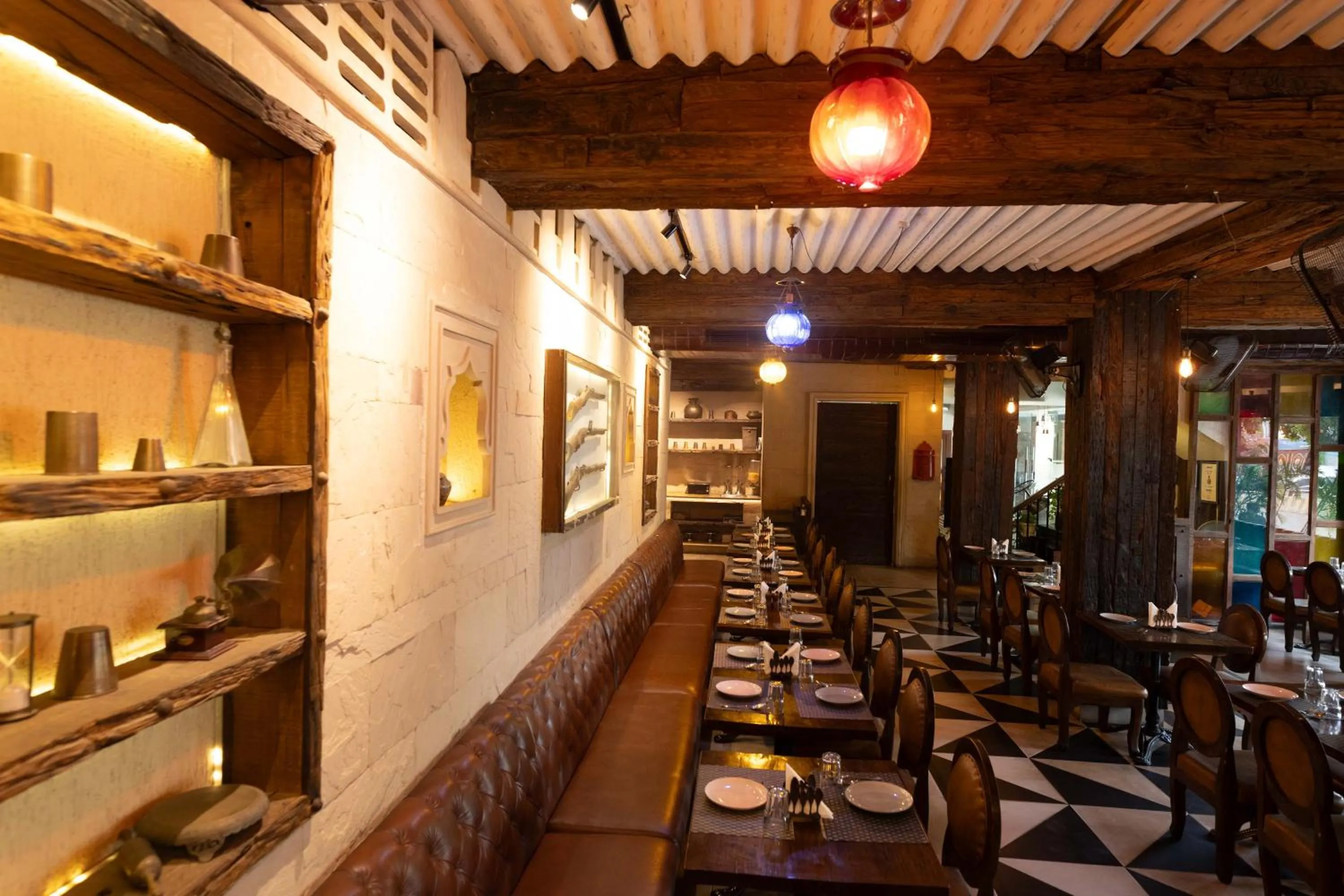 Restaurant/places to eat in New Hotel Broadway