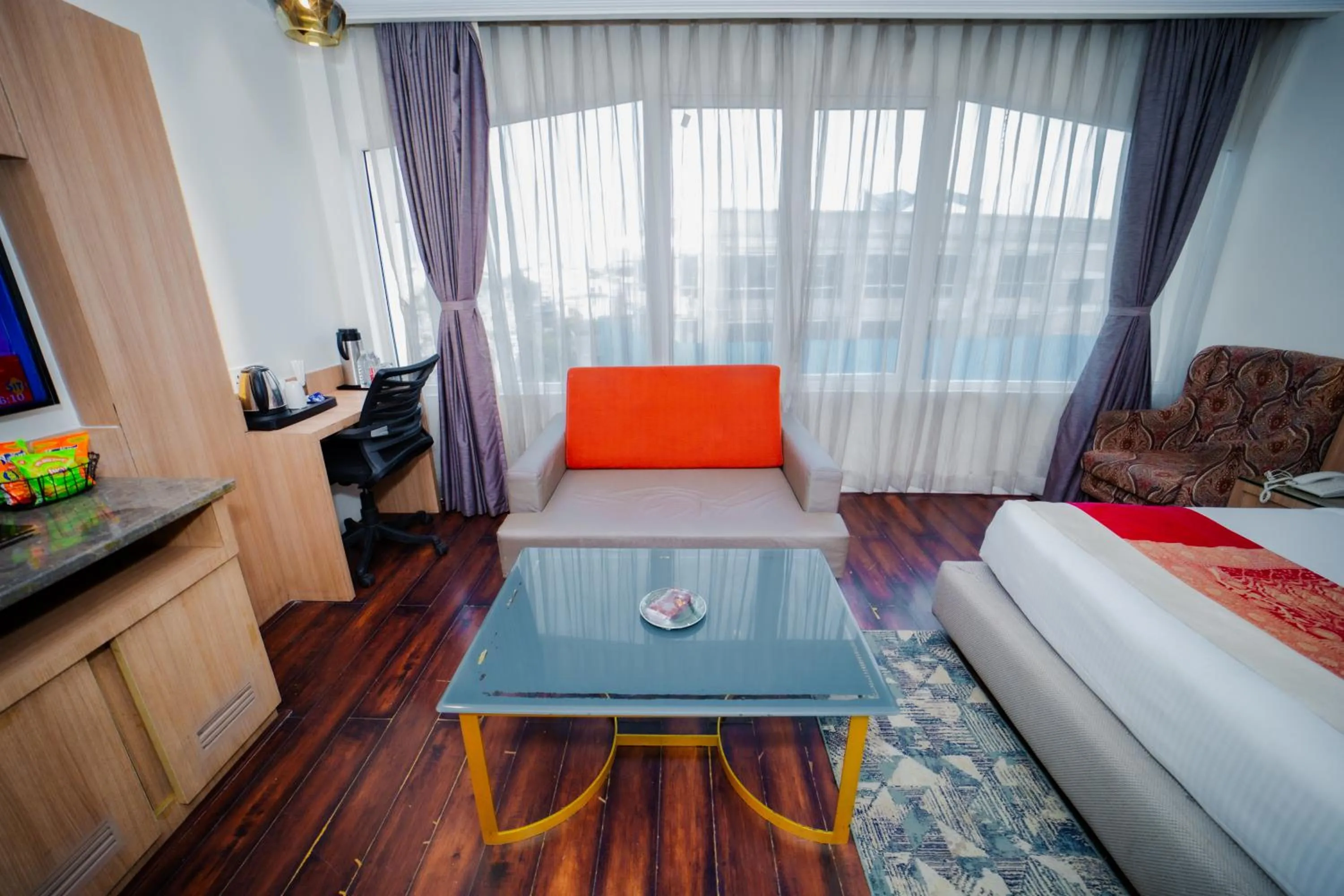 Coffee/tea facilities, Bed in New Hotel Broadway