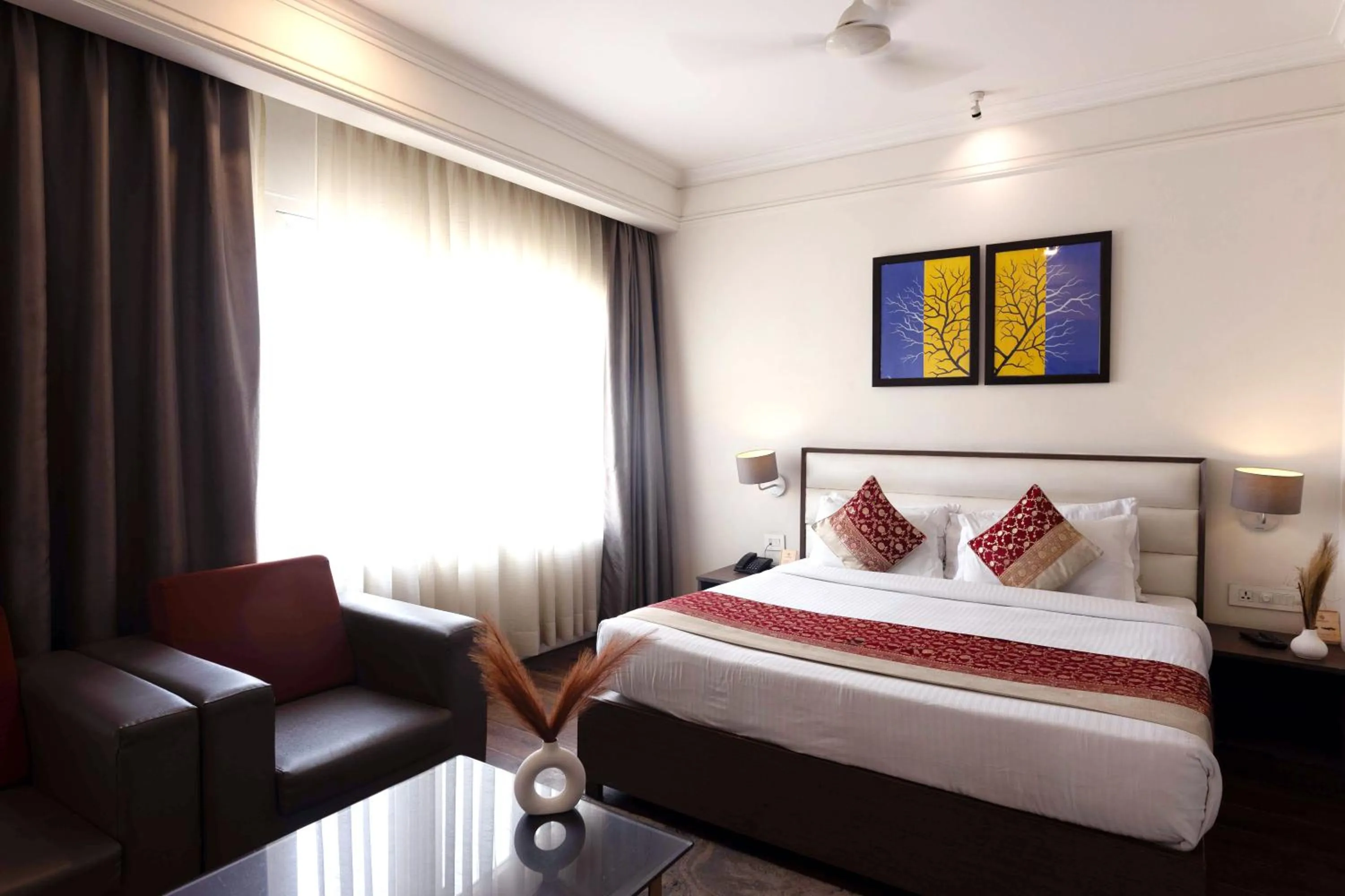 Photo of the whole room, Bed in New Hotel Broadway