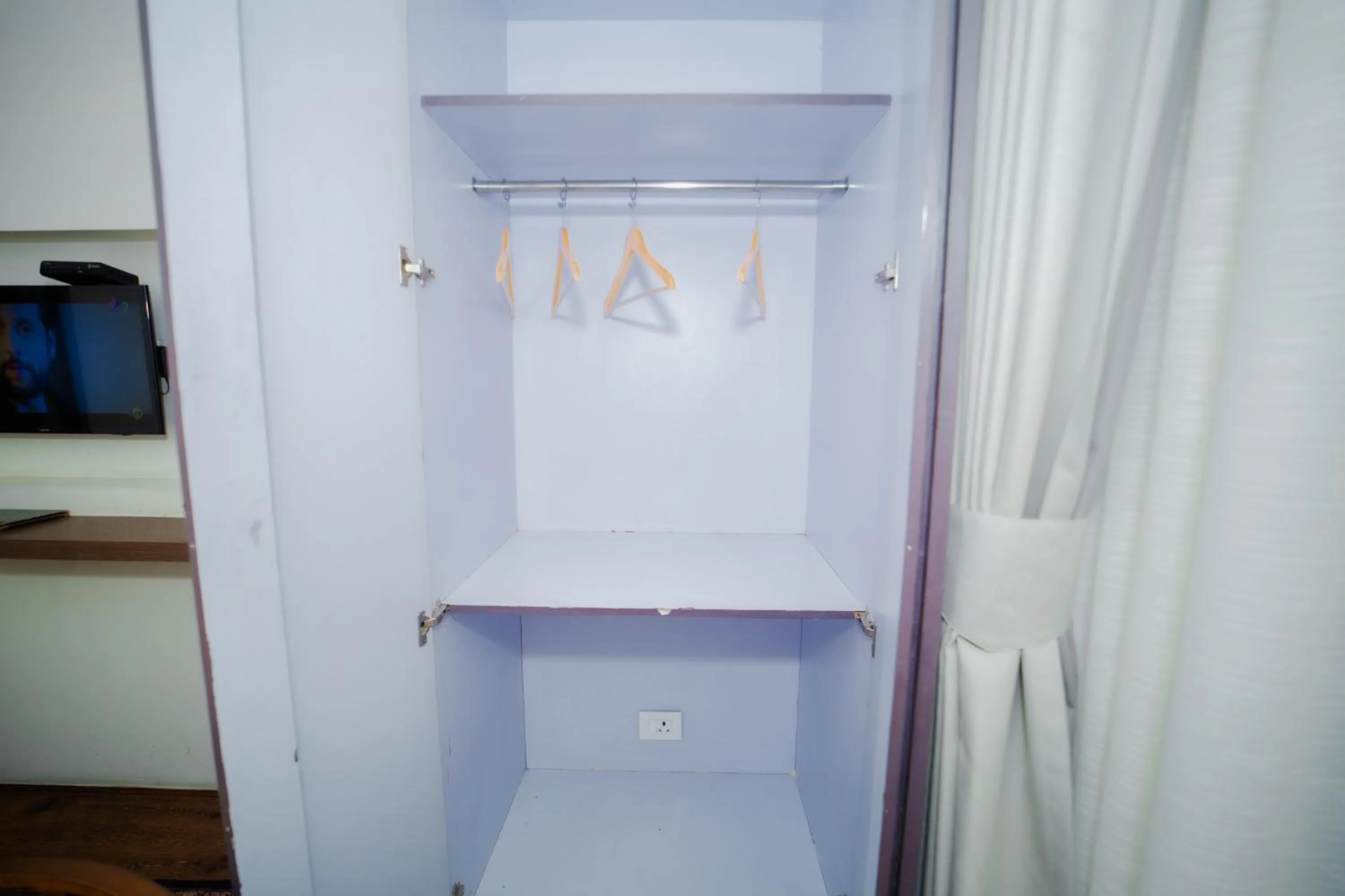 wardrobe in New Hotel Broadway