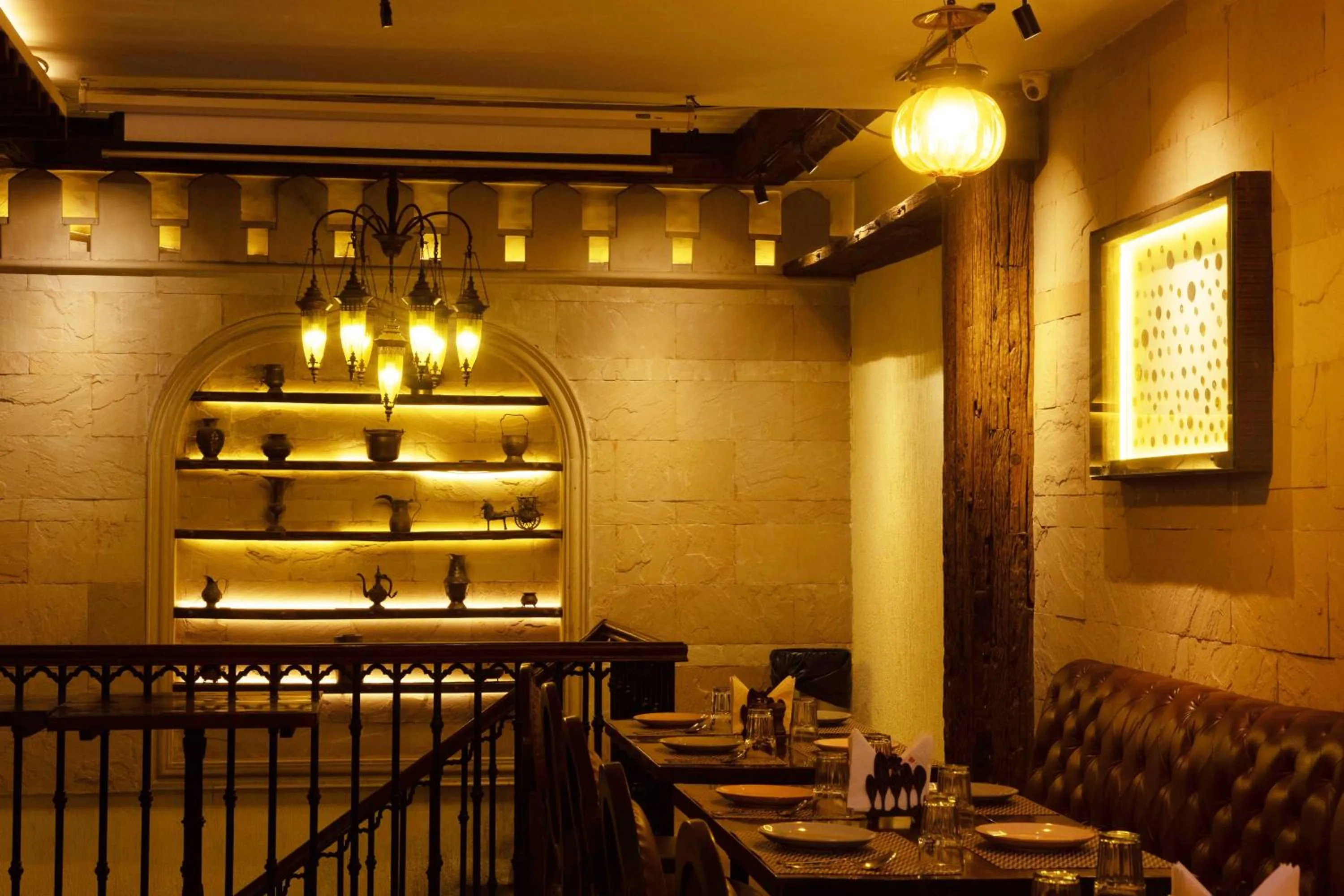 Restaurant/places to eat in New Hotel Broadway