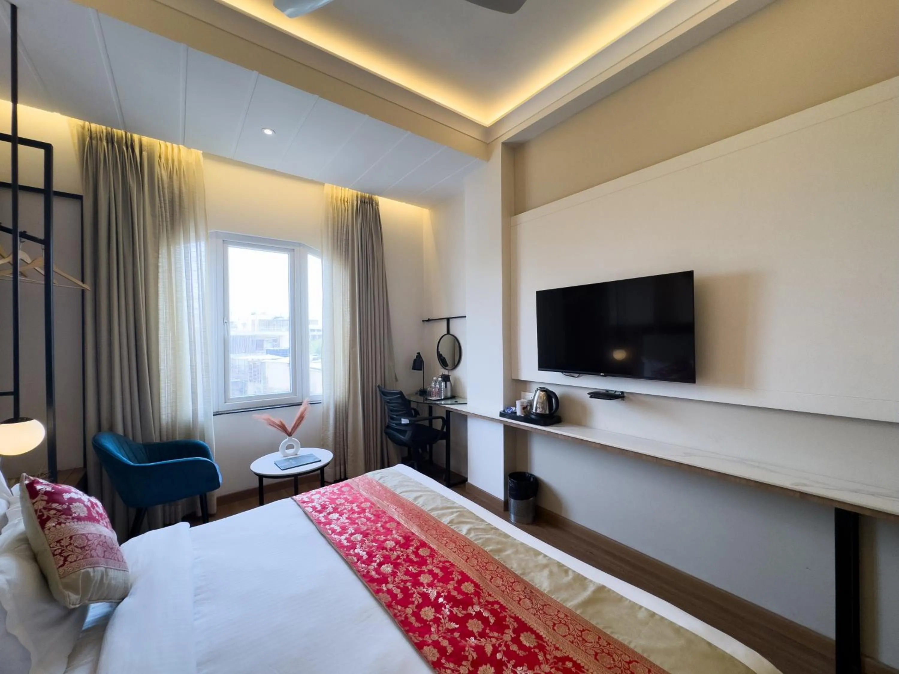 Photo of the whole room, Bed in New Hotel Broadway