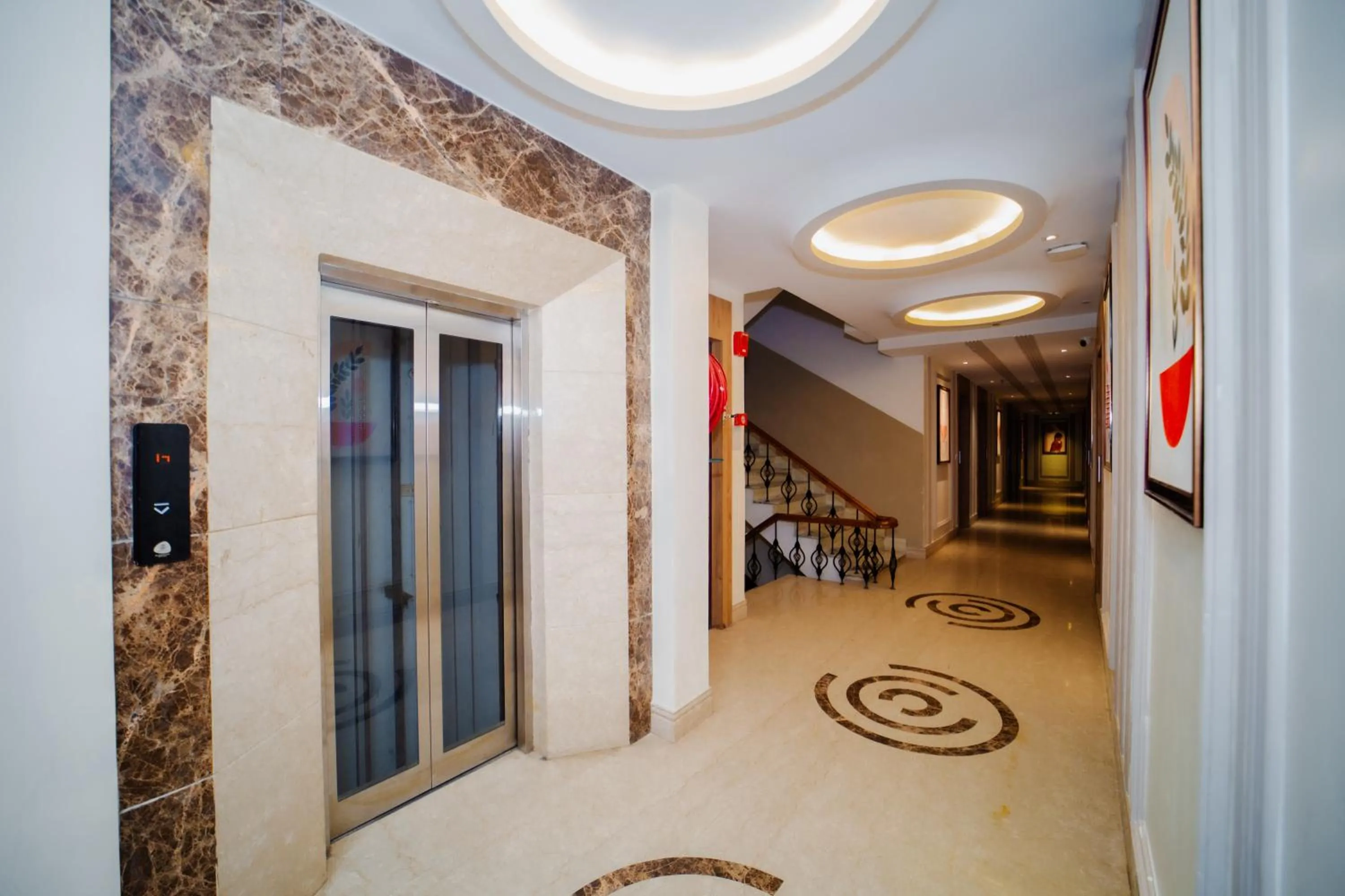 elevator in New Hotel Broadway