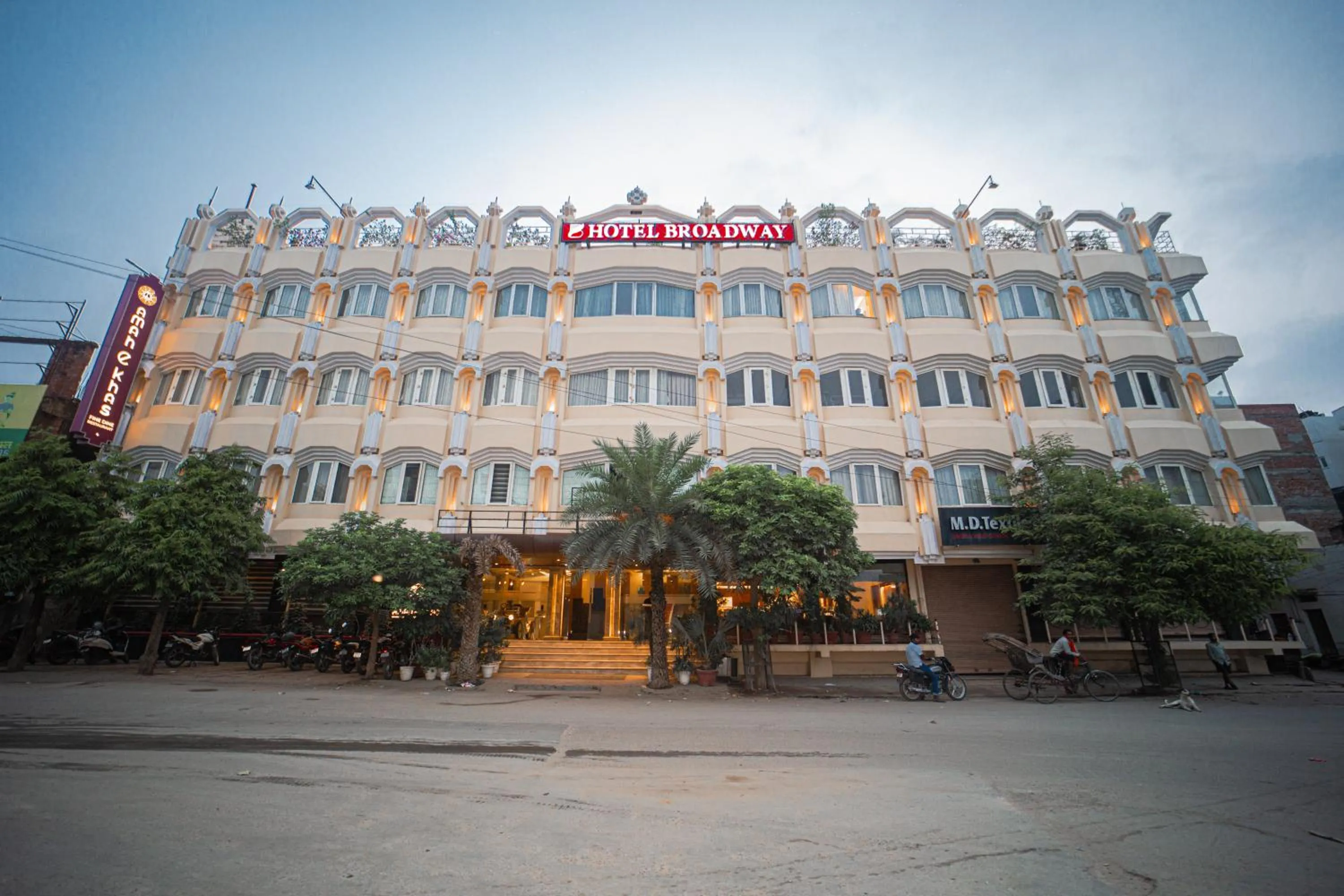 Facade/entrance in New Hotel Broadway