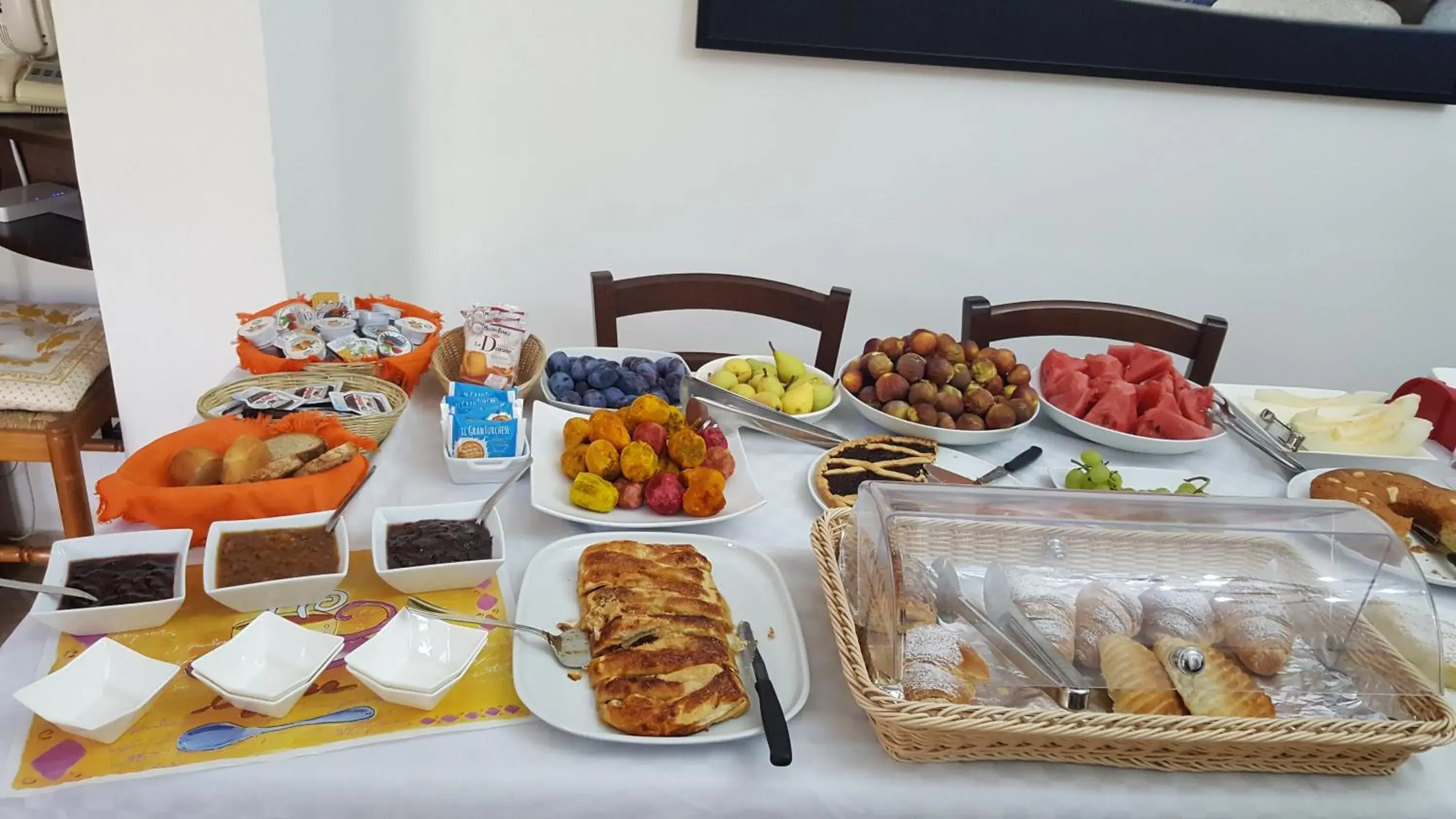 Double or Twin Room with Private Bathroom in Bed&Breakfast L'Oasi Double or Twin Room with Private Bathroom in Bed&Breakfast L'Oasi