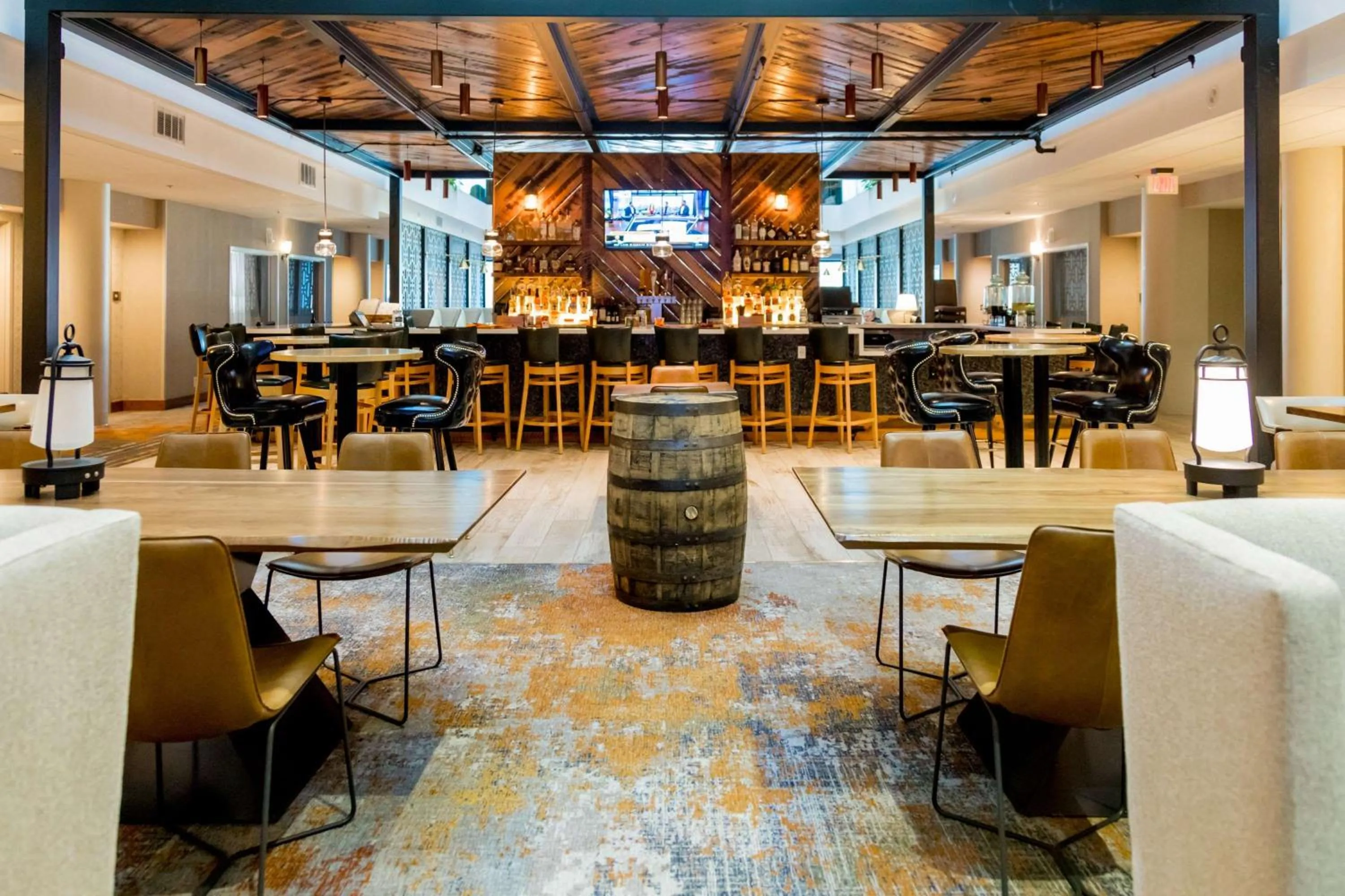 Lounge or bar in Embassy Suites by Hilton Lexington Green