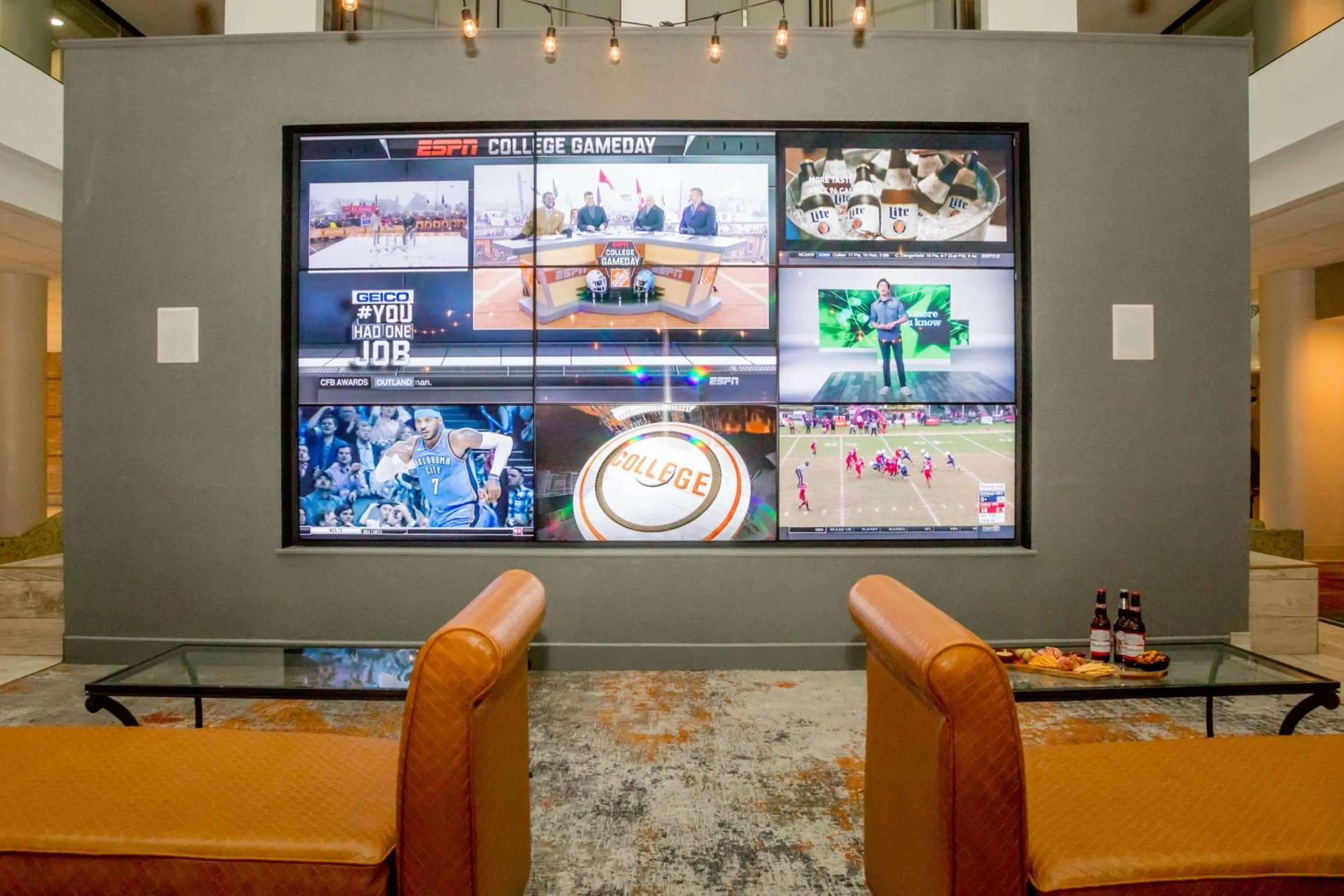 Lounge or bar in Embassy Suites by Hilton Lexington Green