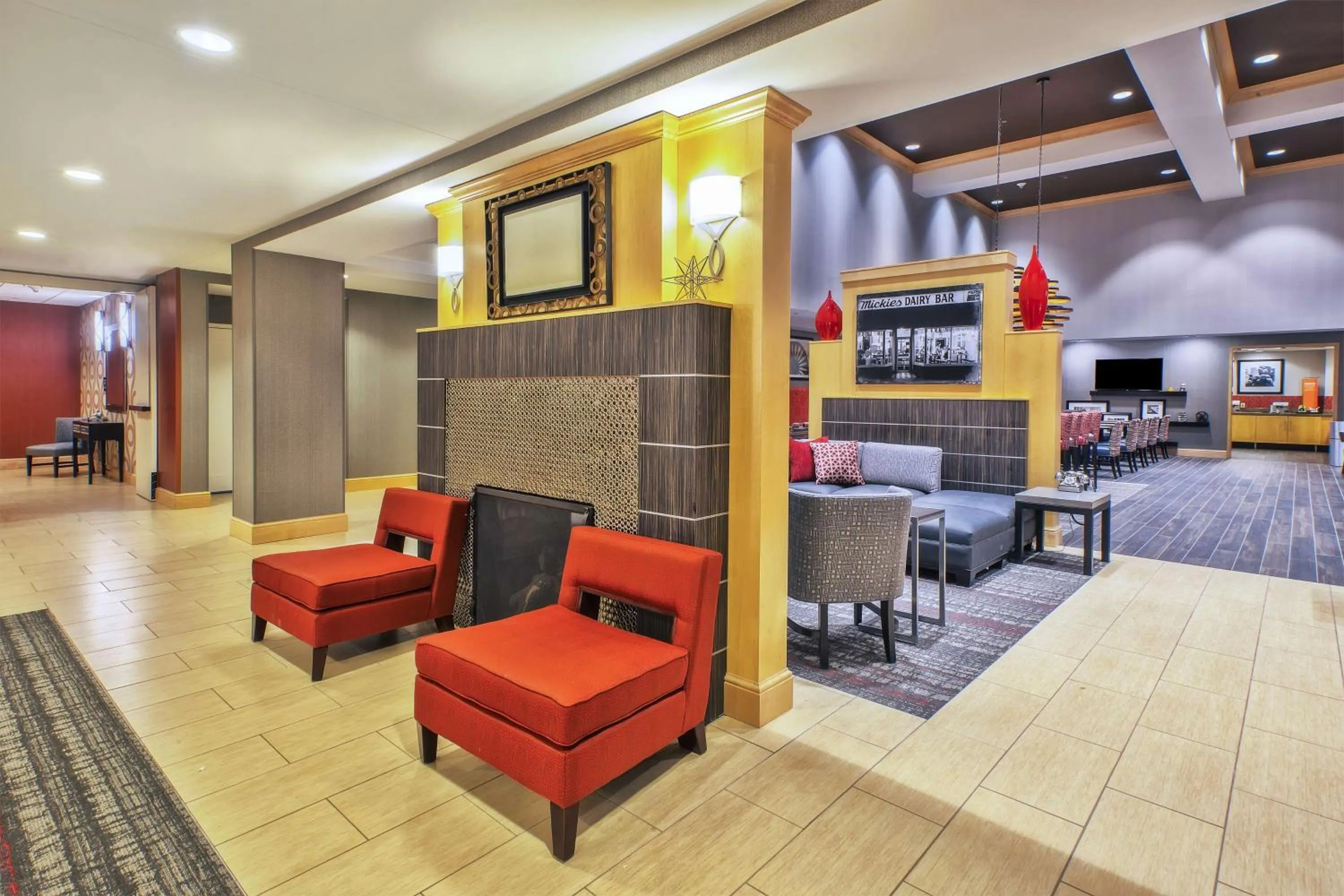 Lobby or reception in Hampton Inn & Suites Madison - West