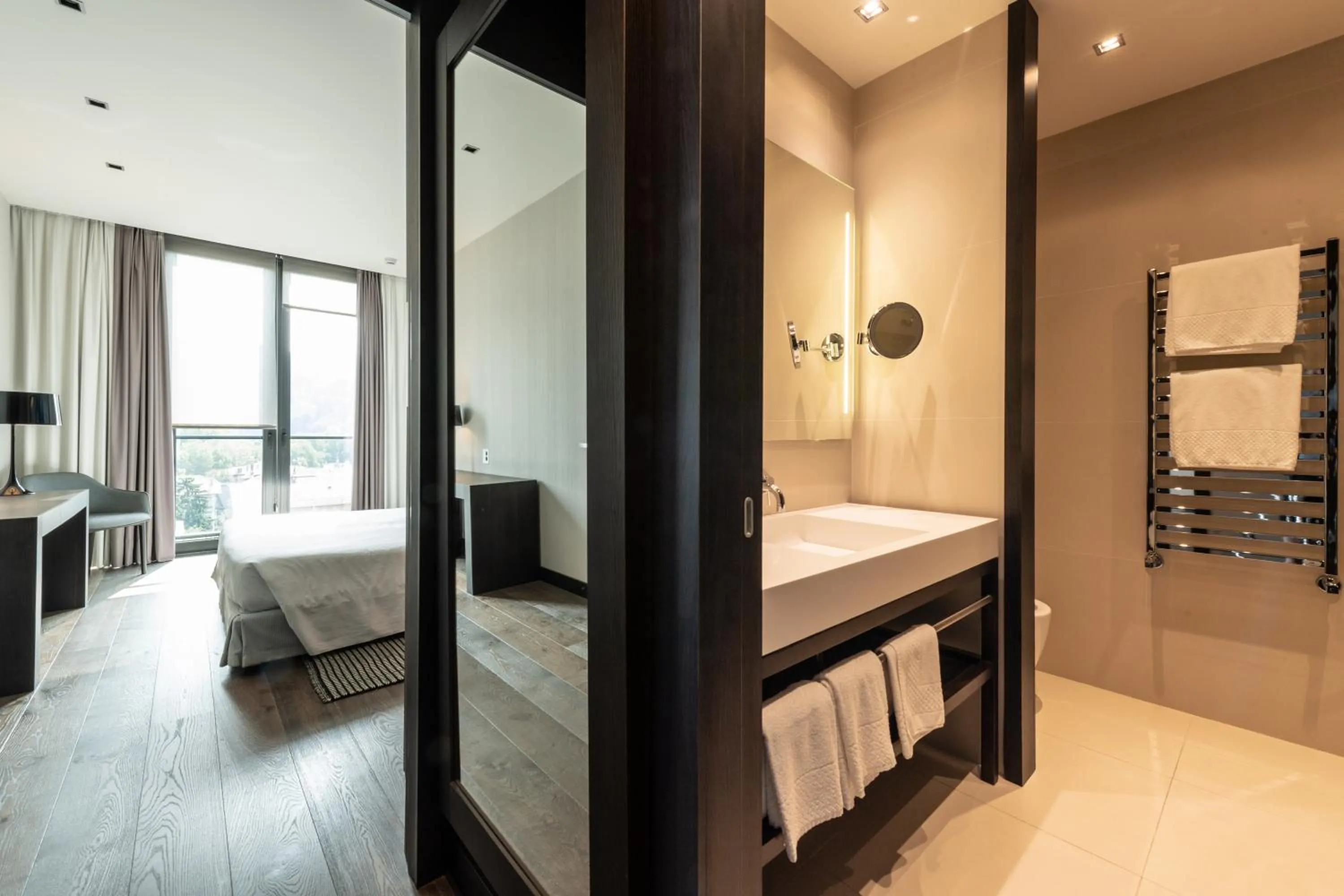Bathroom, Bed in DUPARC Contemporary Suites