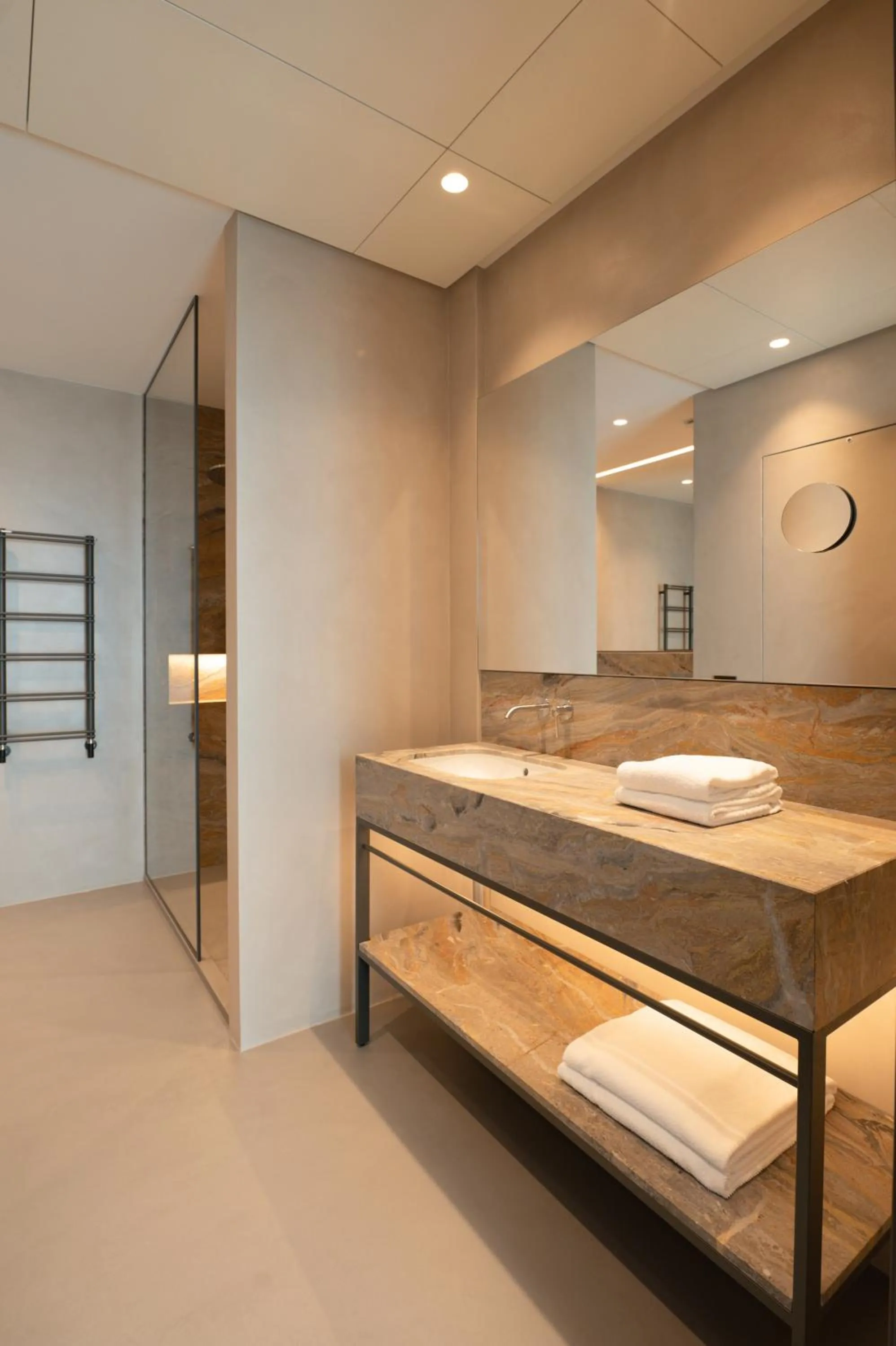 Shower, Bed in DUPARC Contemporary Suites