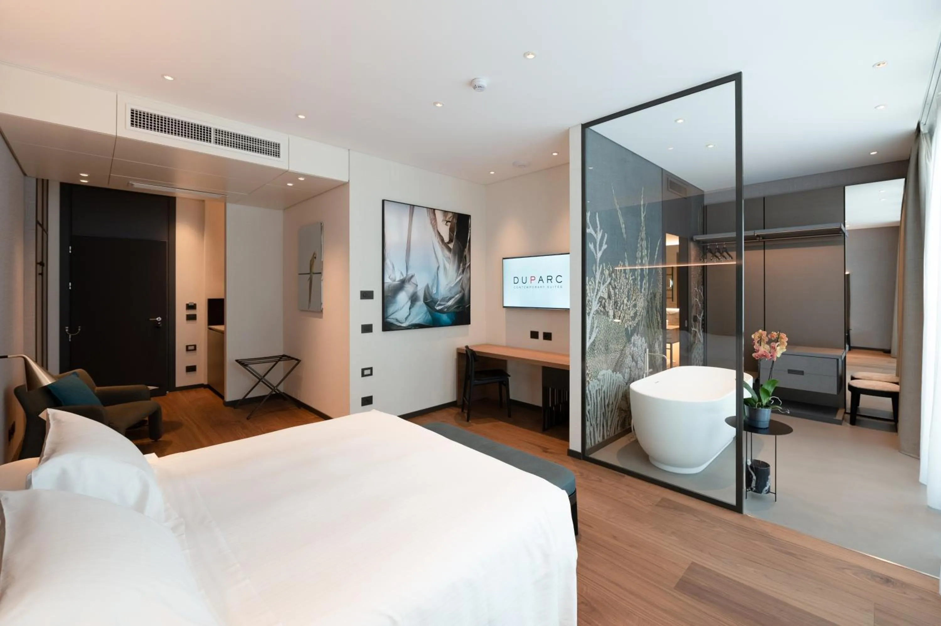 Photo of the whole room, Bed in DUPARC Contemporary Suites