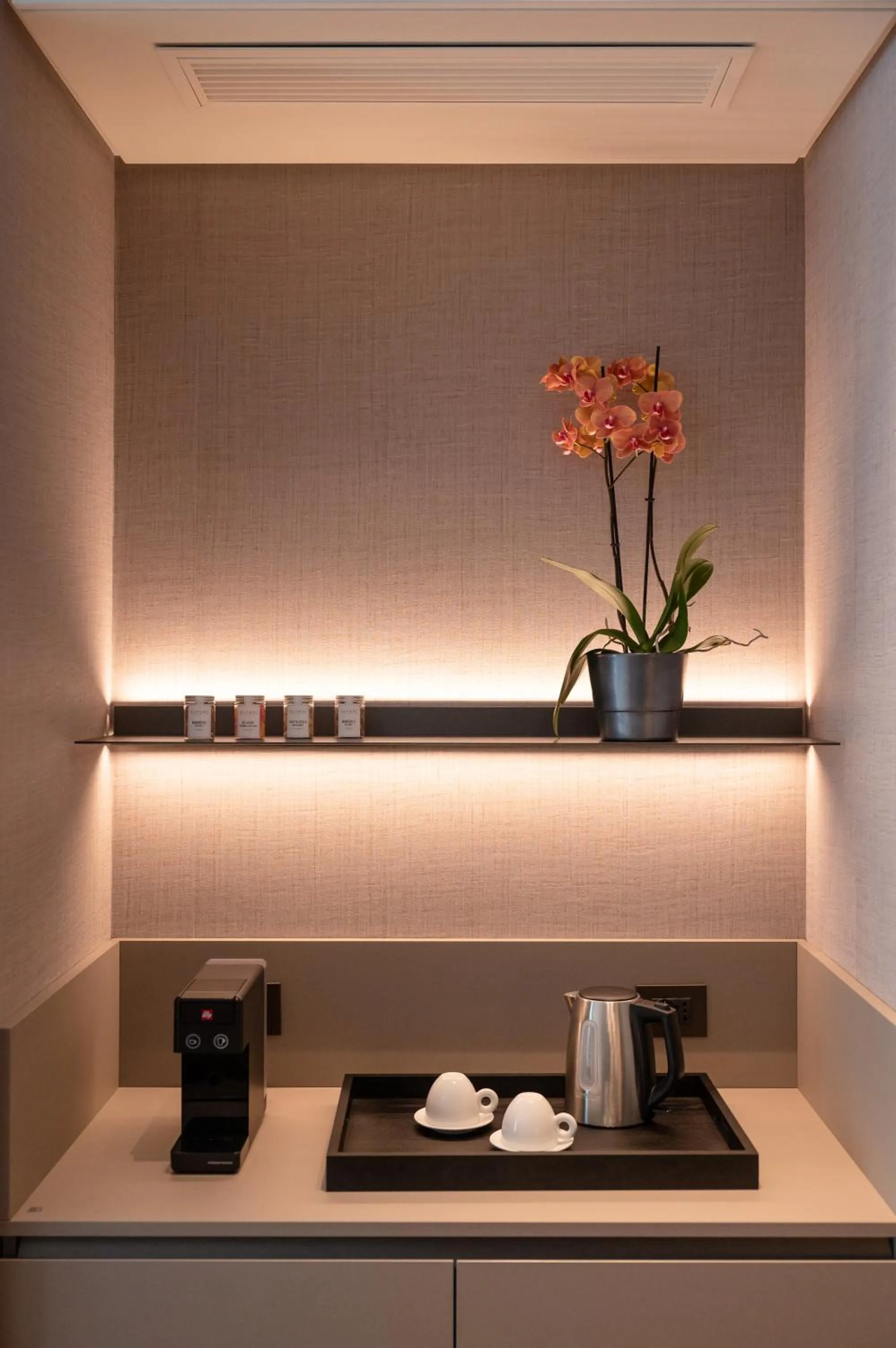 oven in DUPARC Contemporary Suites