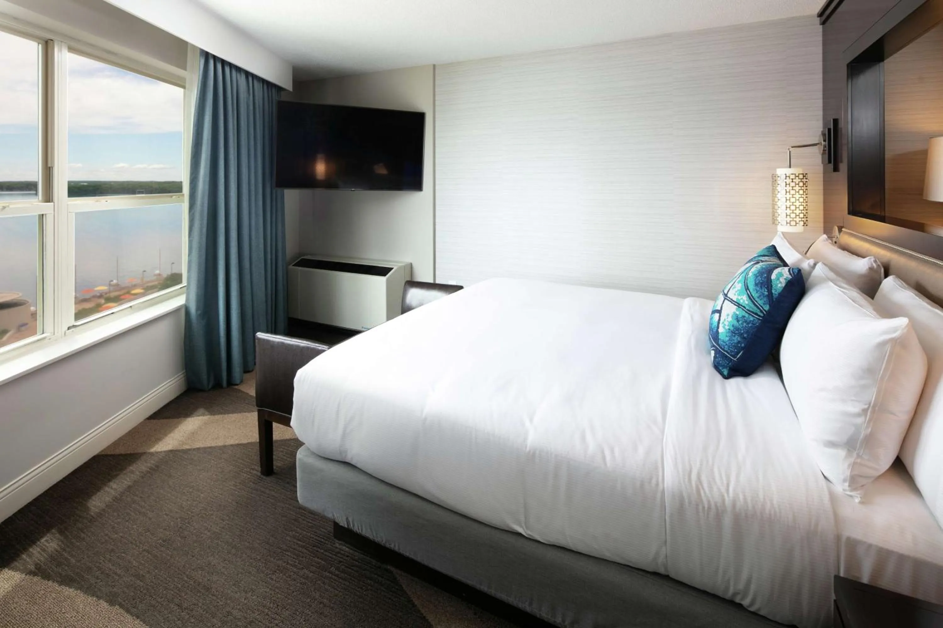 Bedroom, Bed in Hilton Madison Monona Terrace