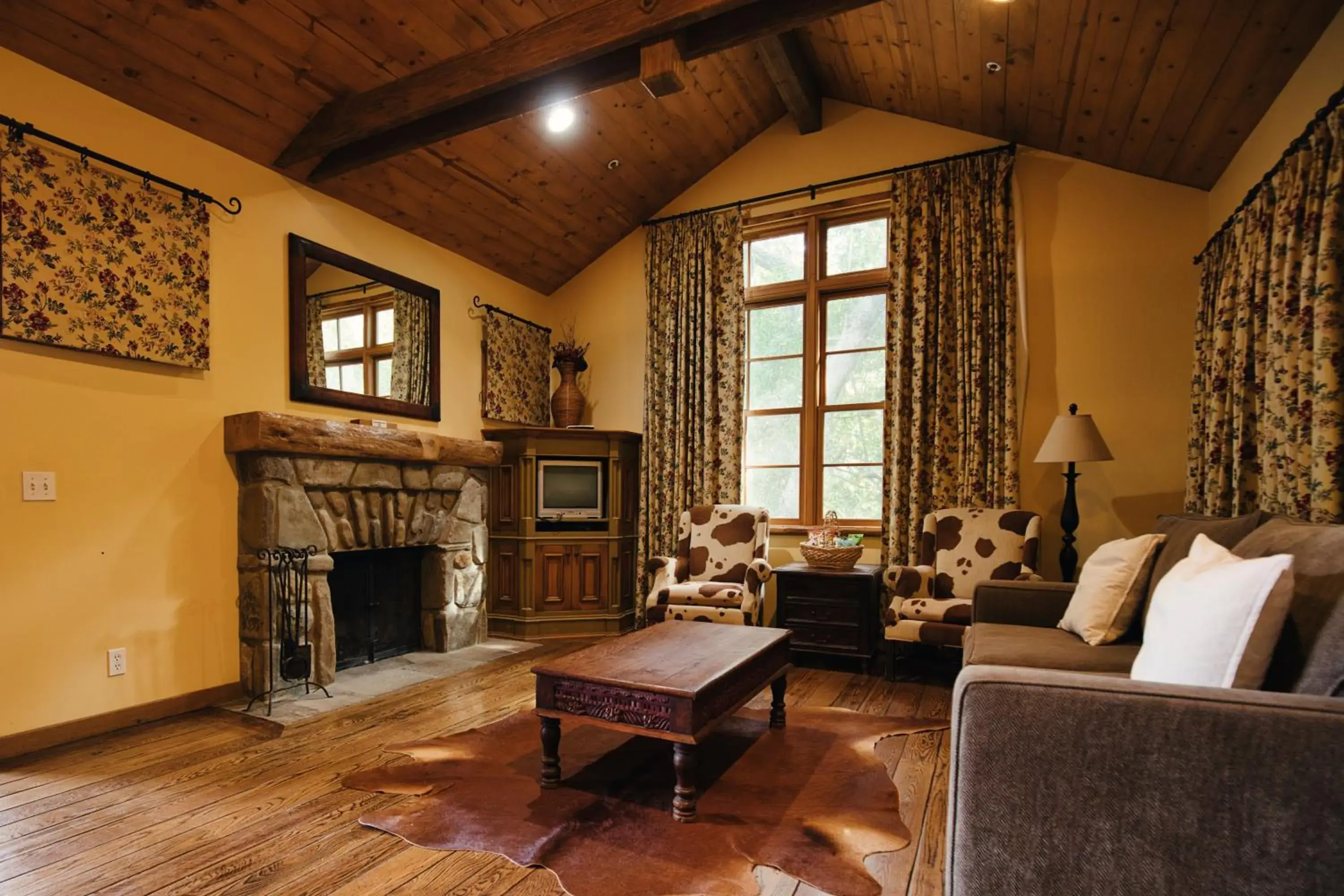 Creekside Cottage in Circle Bar B Guest Ranch Creekside Cottage in Circle Bar B Guest Ranch