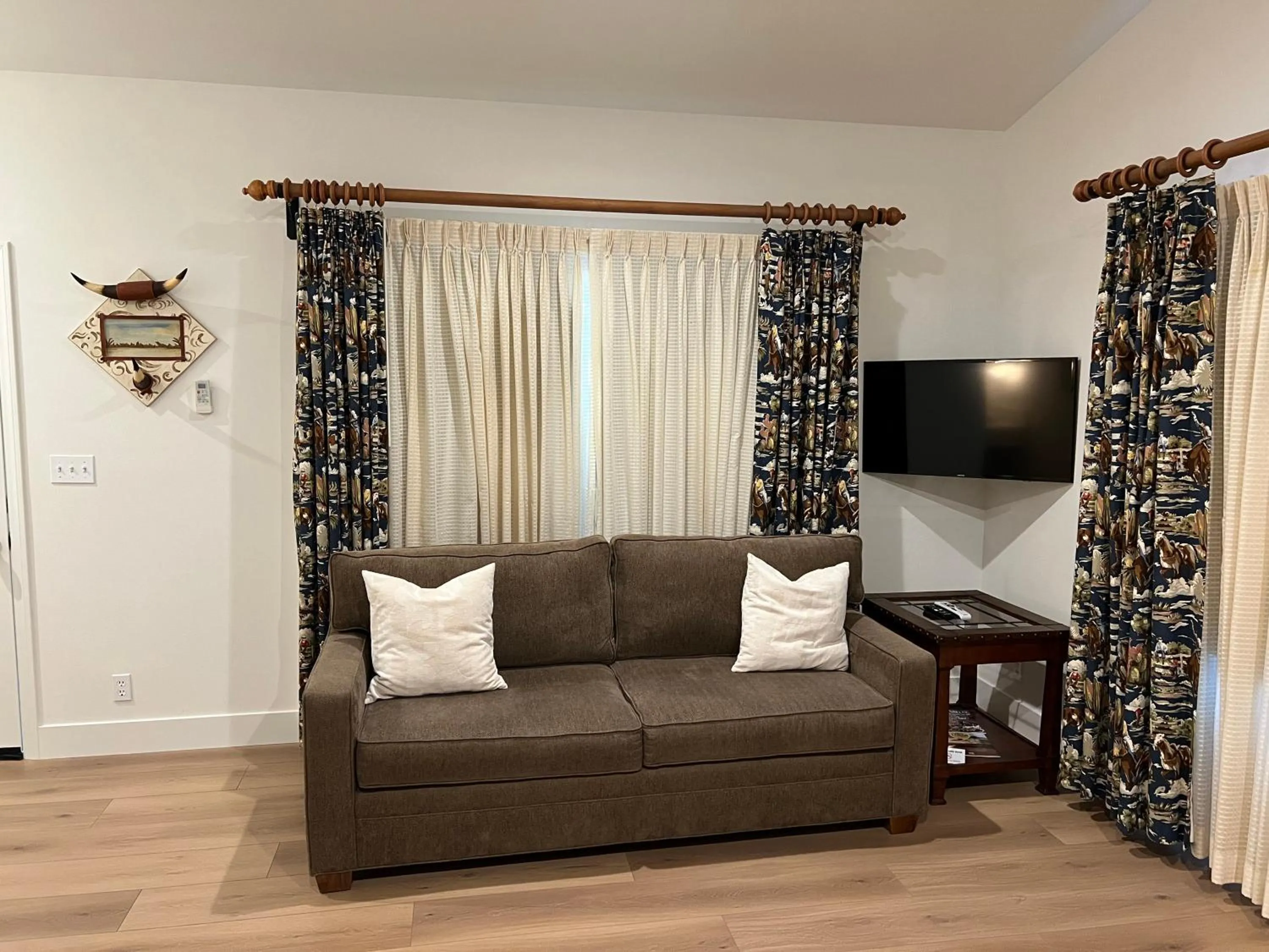 TV and multimedia in Circle Bar B Guest Ranch