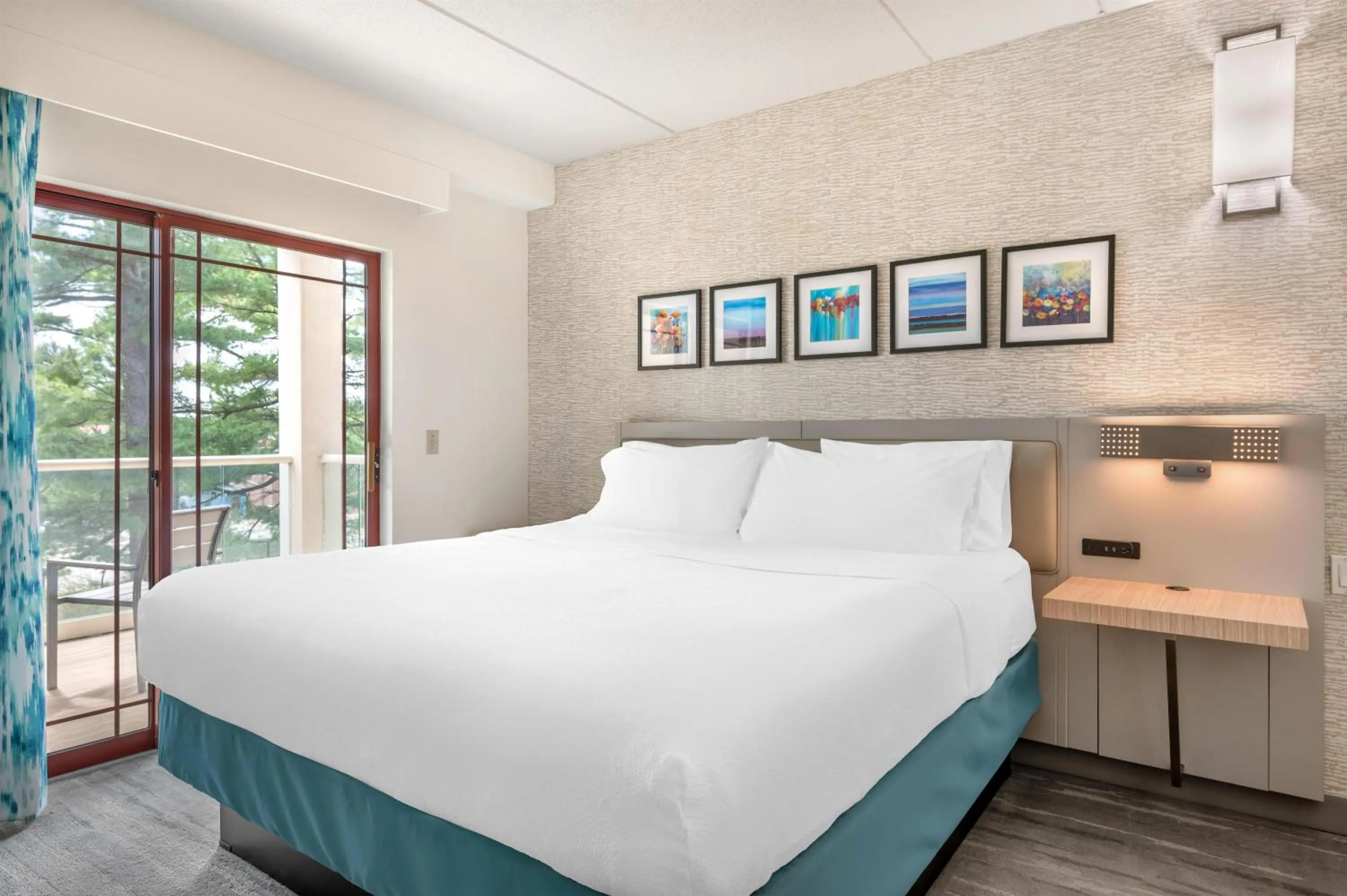 Bed in Hilton Garden Inn Wisconsin Dells