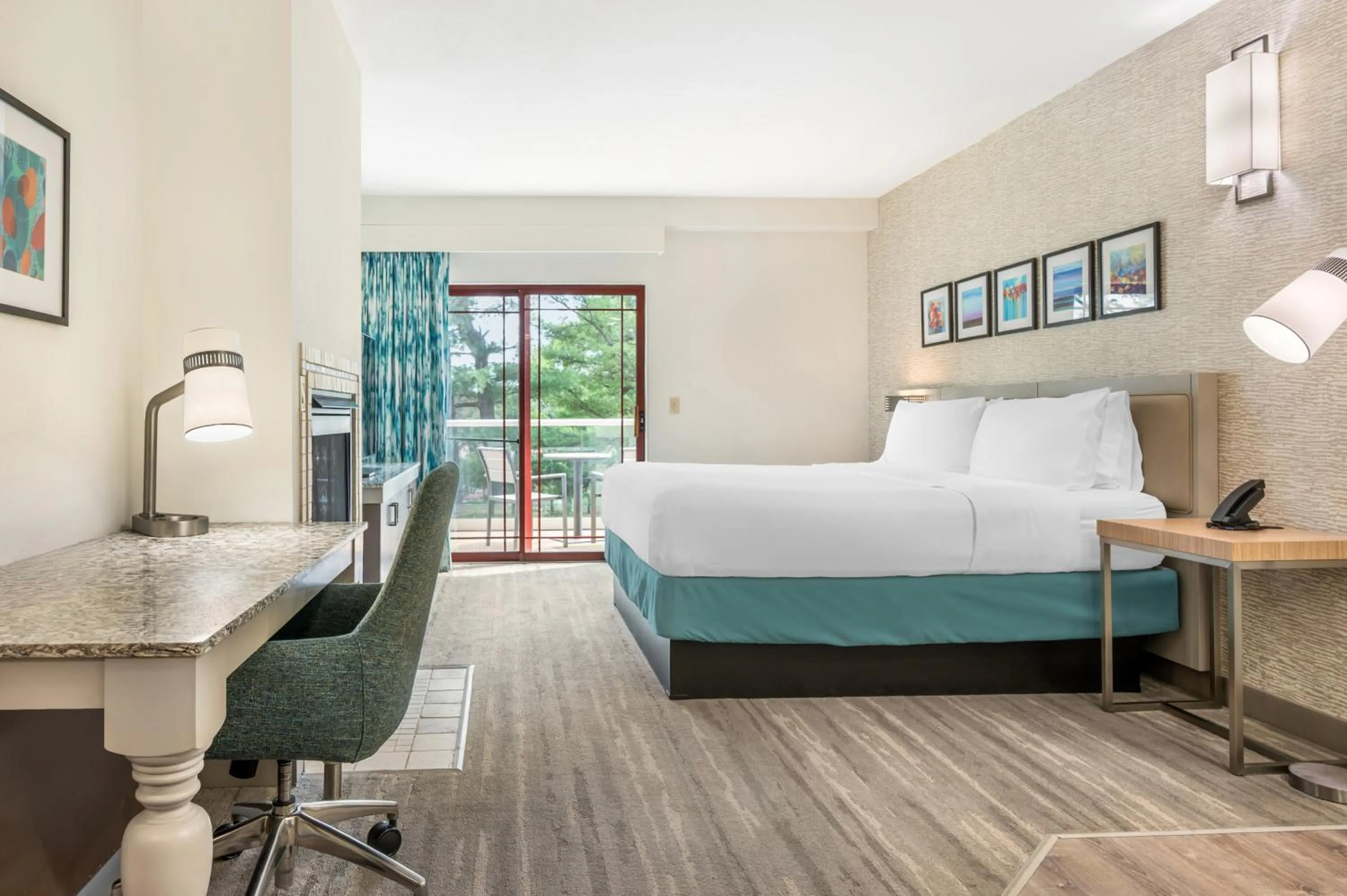 Bedroom, Bed in Hilton Garden Inn Wisconsin Dells