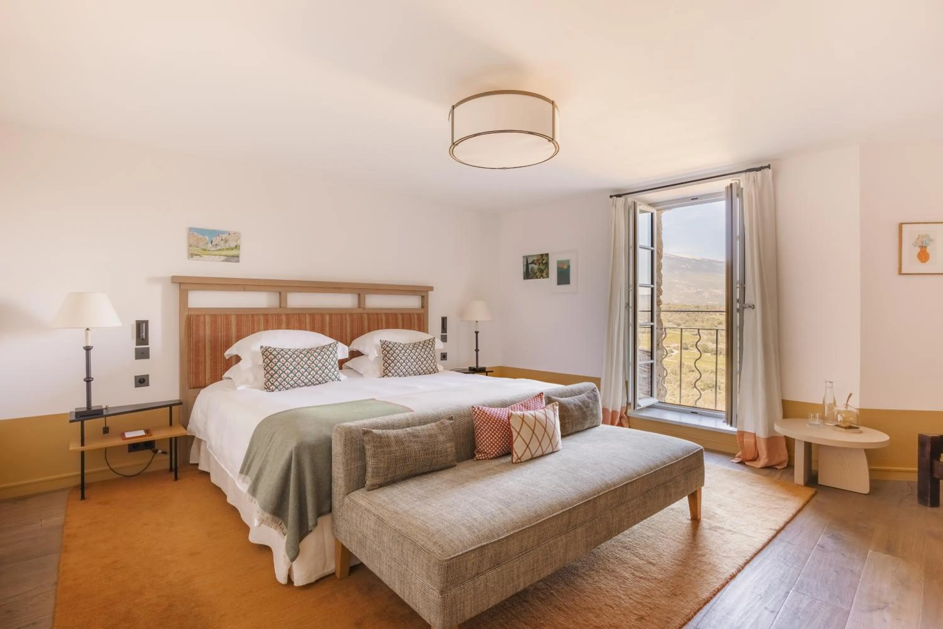 View (from property/room), Bed in Hotel Crillon le Brave