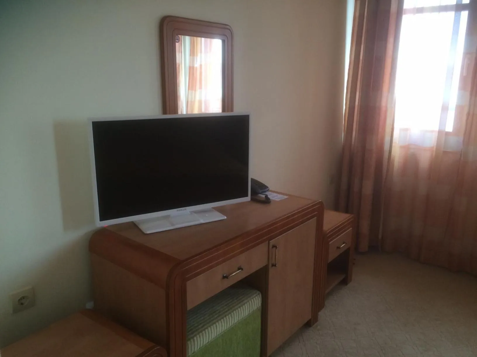 TV and multimedia in Family Hotel Saint Nikola and Free parking