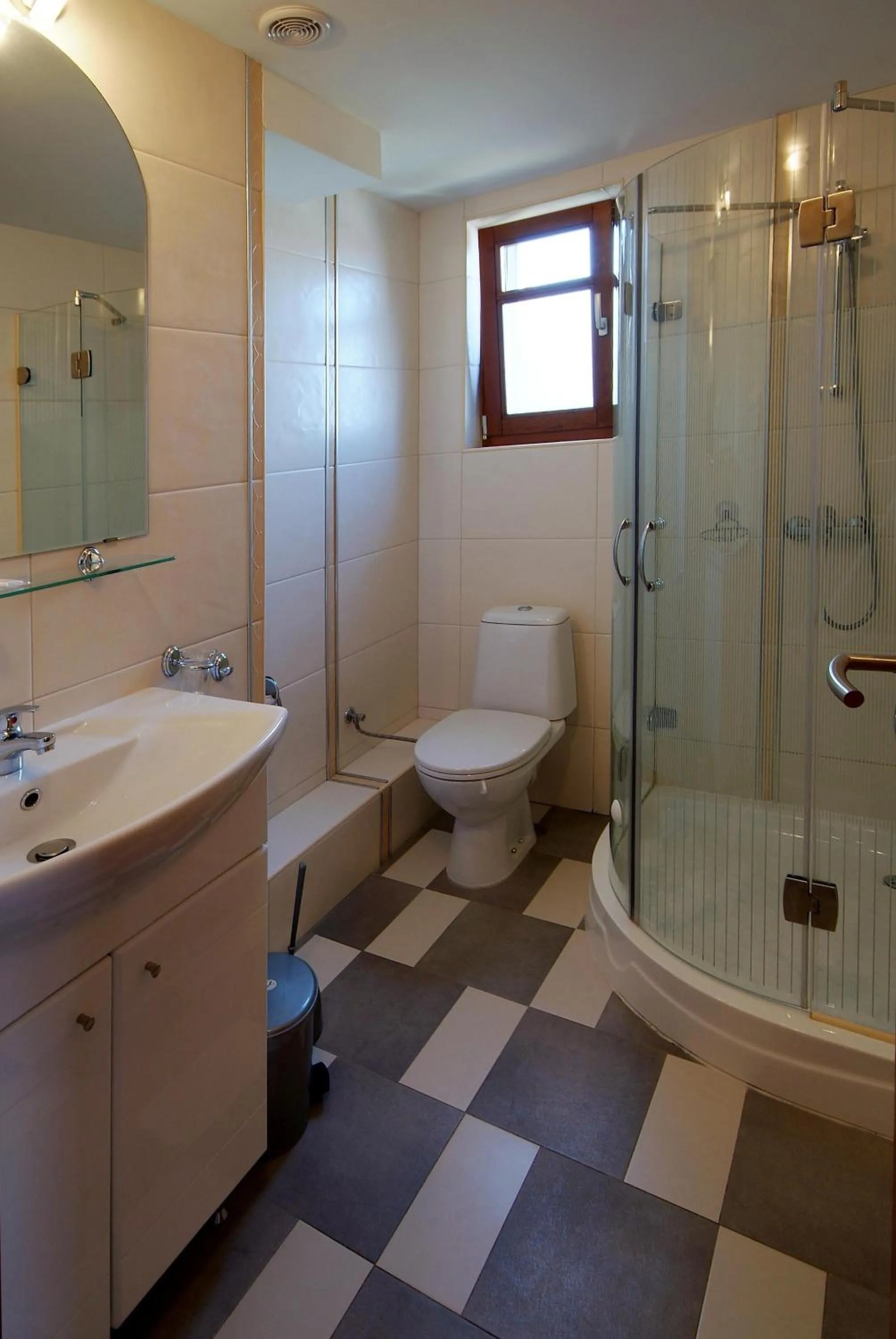 Shower in Family Hotel Saint Nikola and Free parking