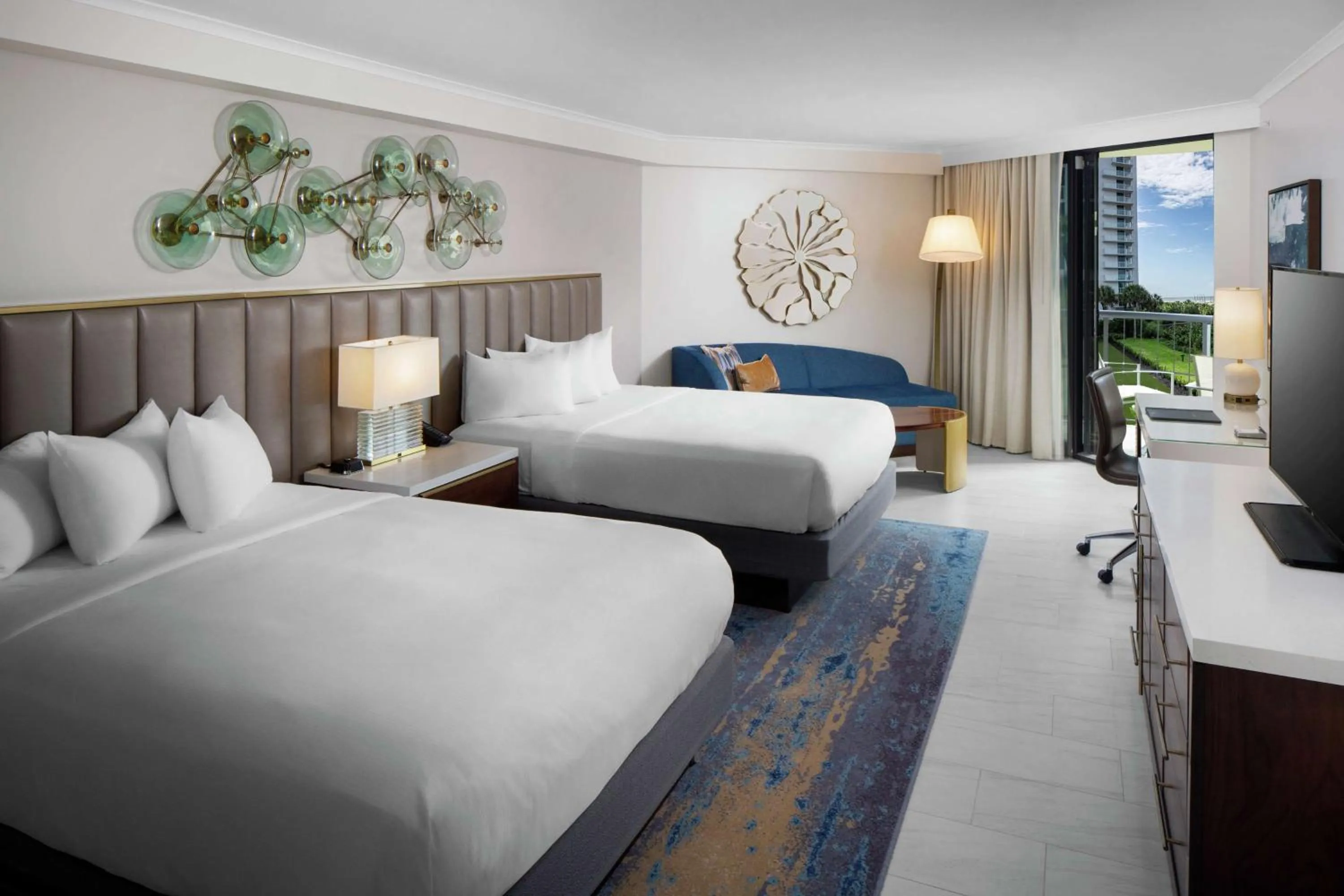 Living room, Bed in Hilton Marco Island Beach Resort and Spa