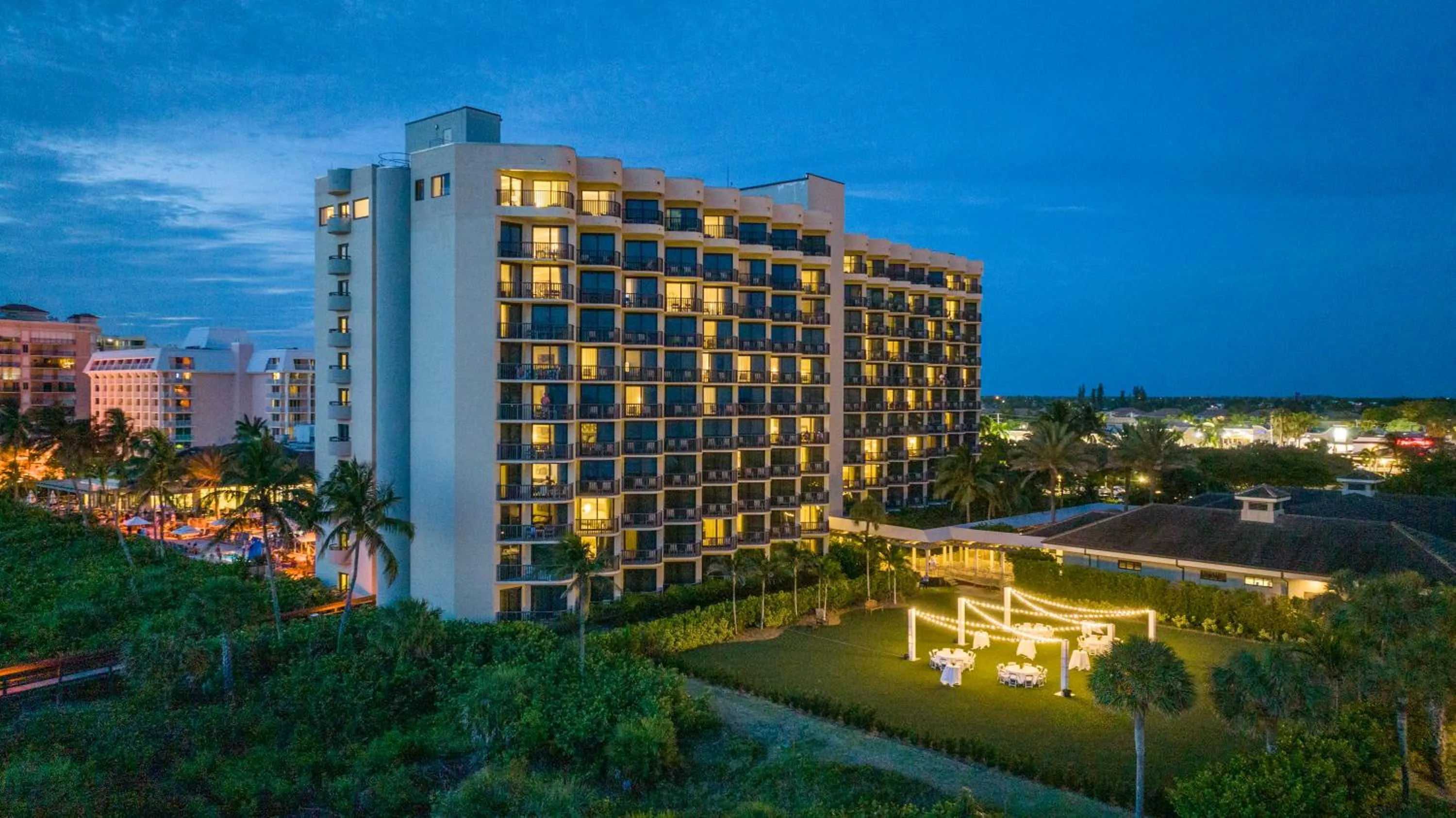 Property building in Hilton Marco Island Beach Resort and Spa