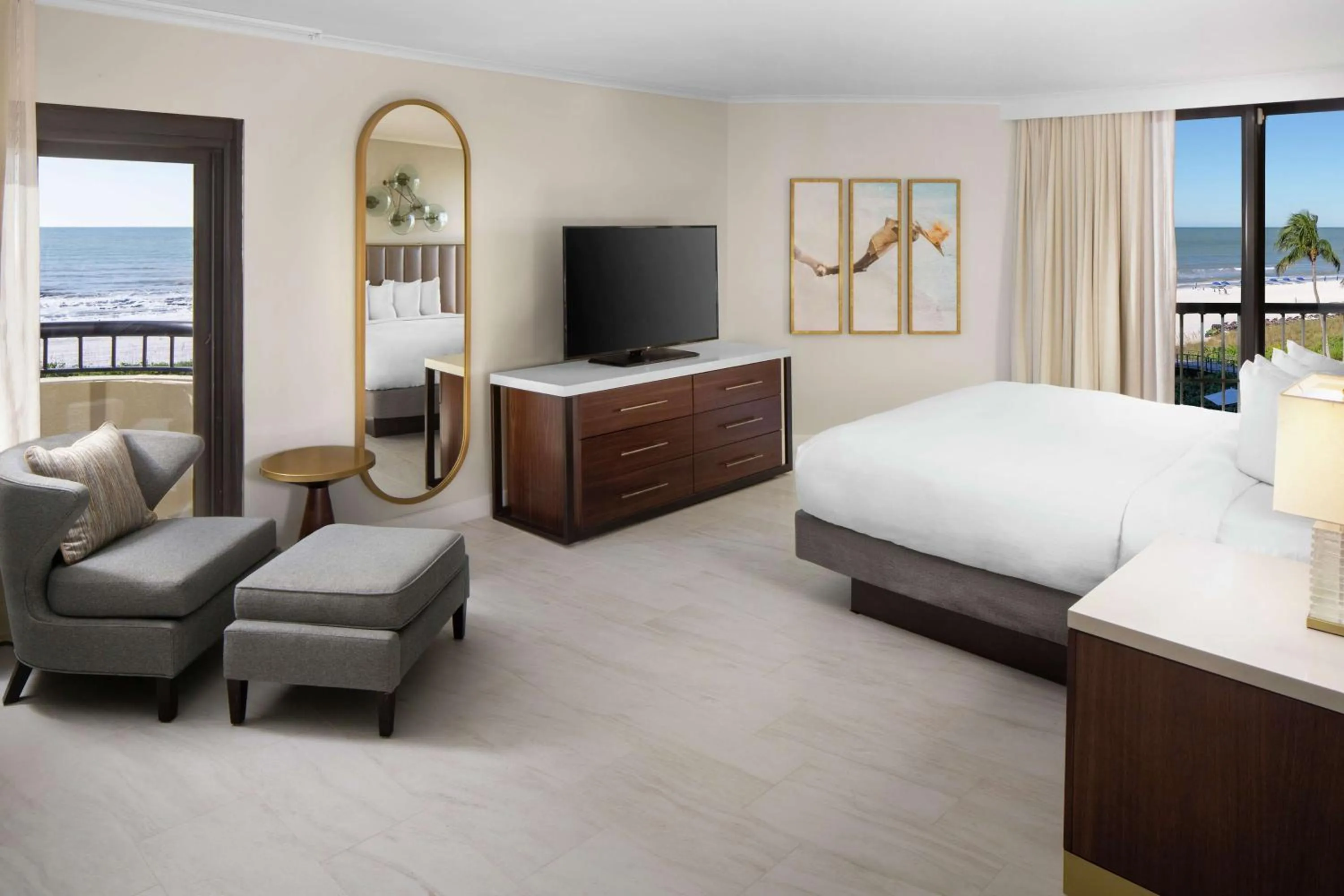 Living room, Bed in Hilton Marco Island Beach Resort and Spa