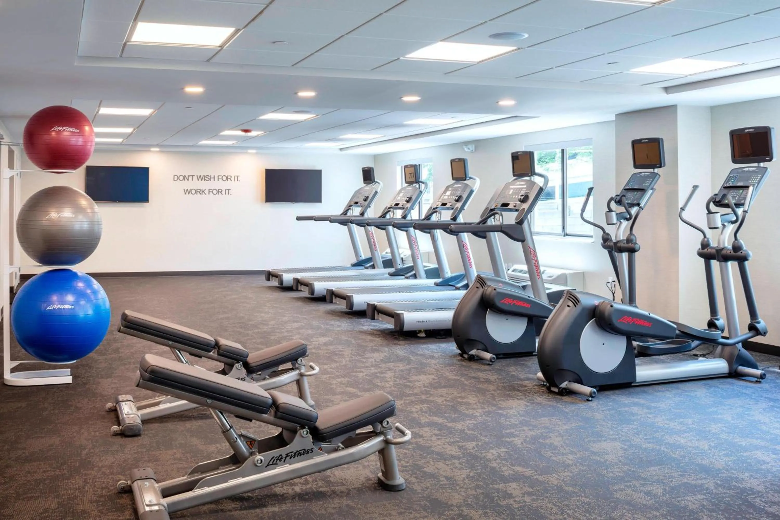 Fitness centre/facilities in Fairfield Inn & Suites by Marriott Providence Airport Warwick