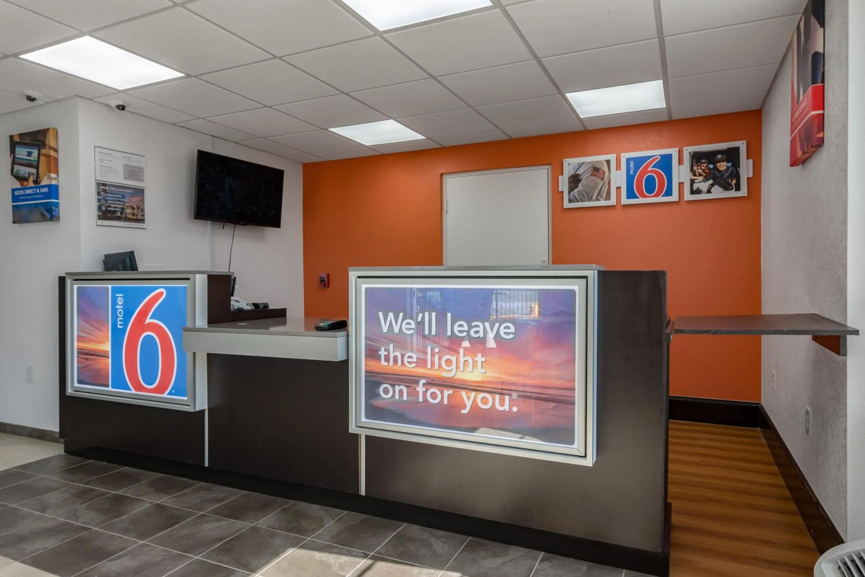 Lobby or reception in Motel 6-White, GA - Cartersville