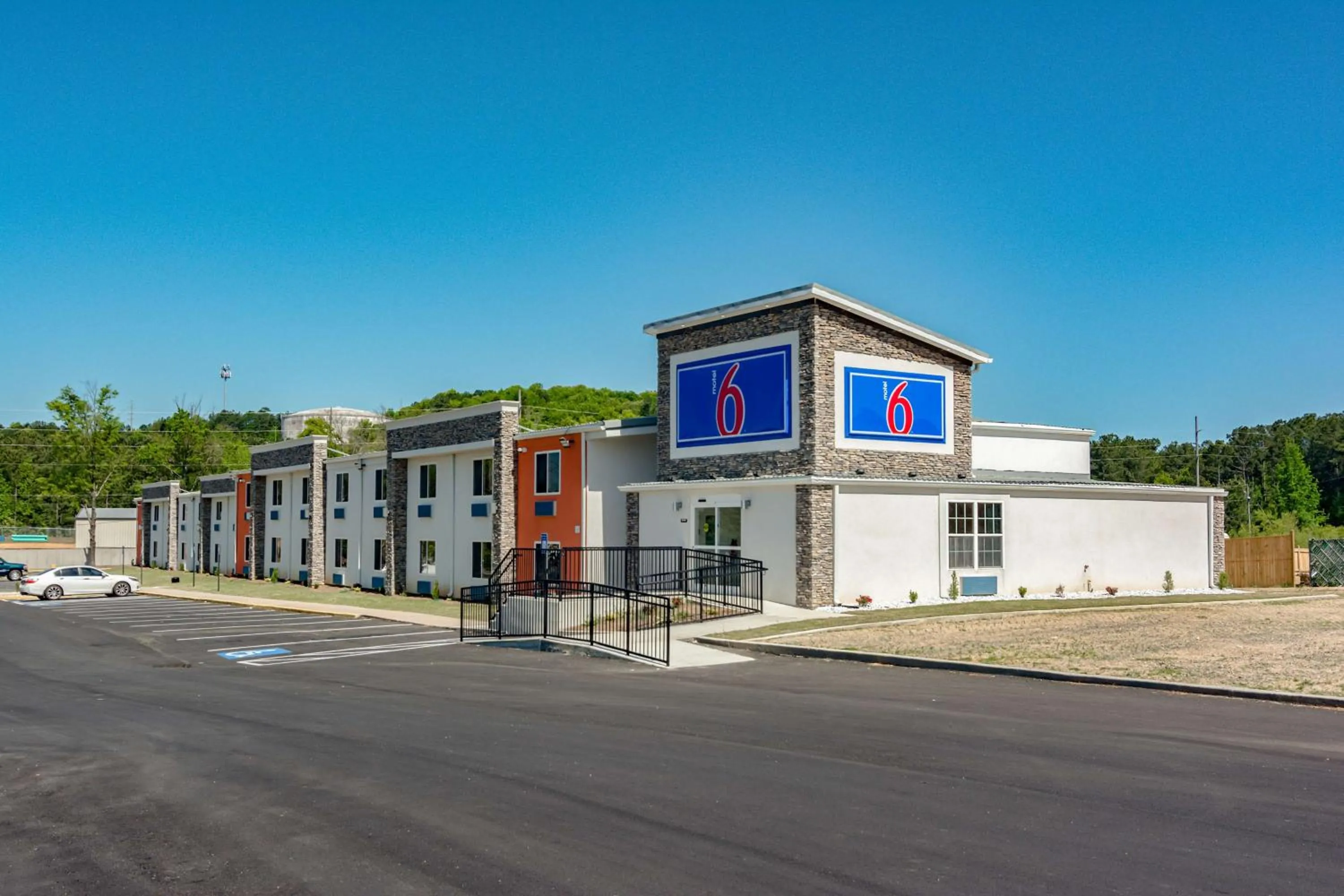 Property building in Motel 6-White, GA - Cartersville