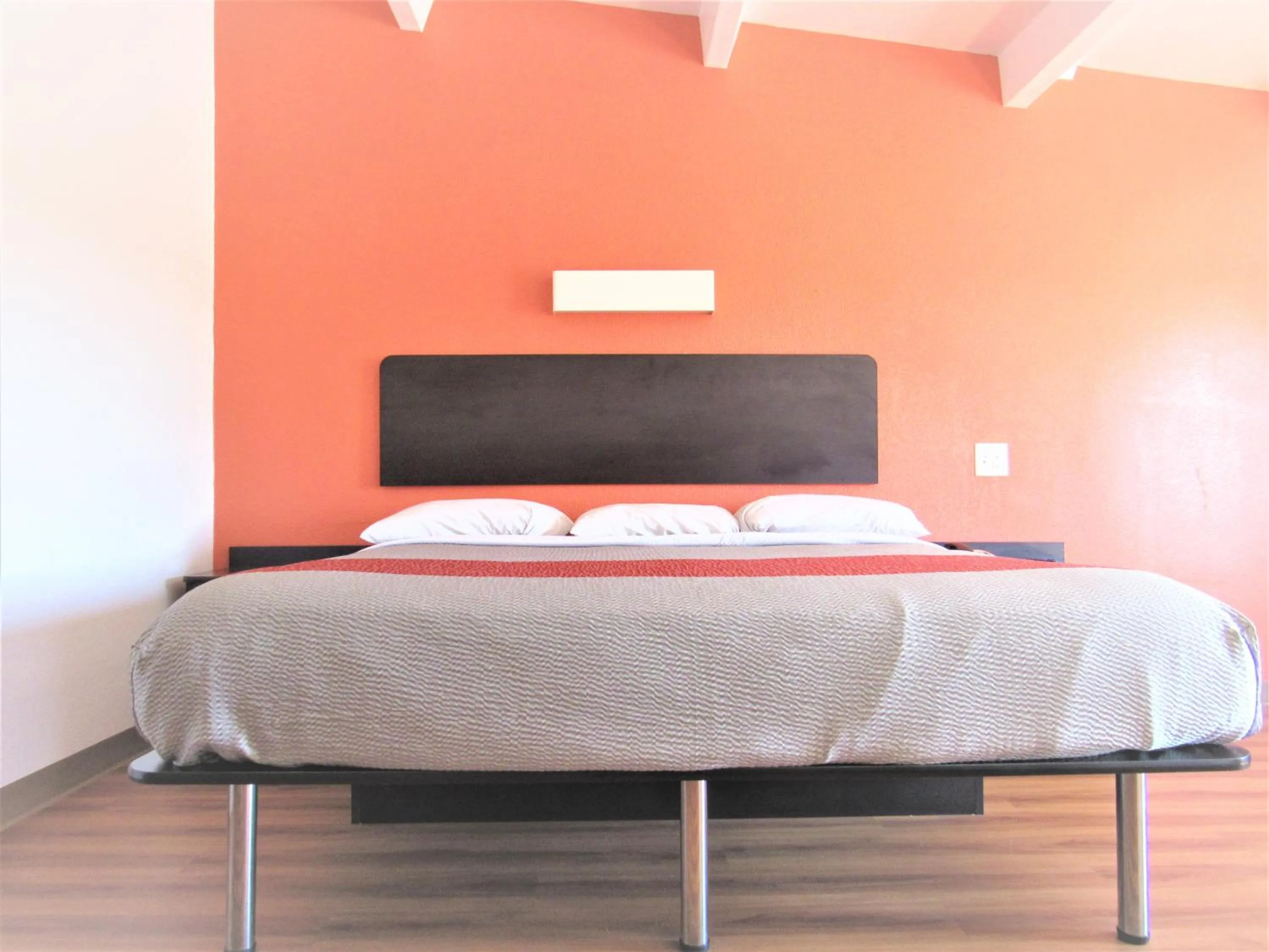 Bed in Motel 6-White, GA - Cartersville