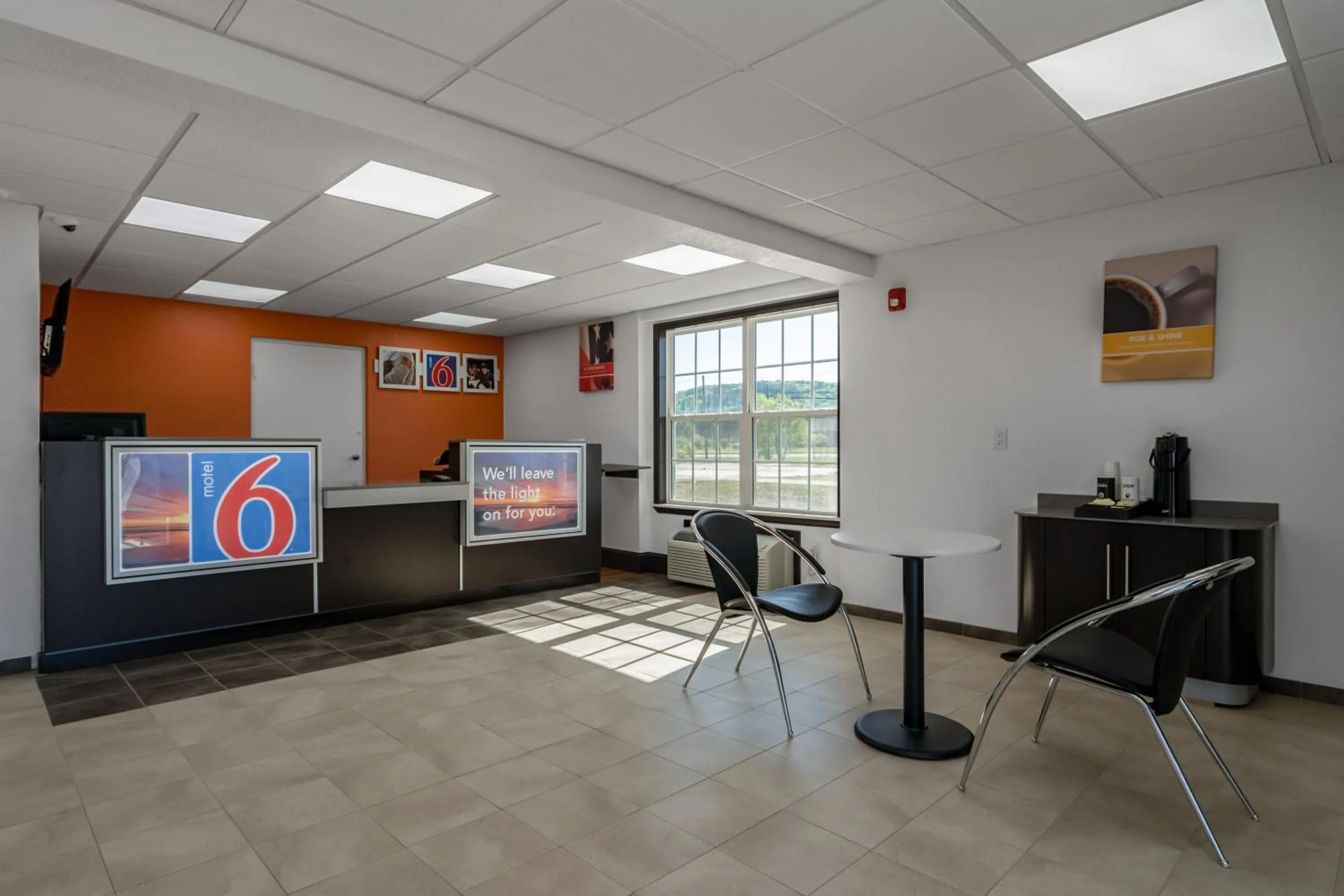 Lobby or reception in Motel 6-White, GA - Cartersville