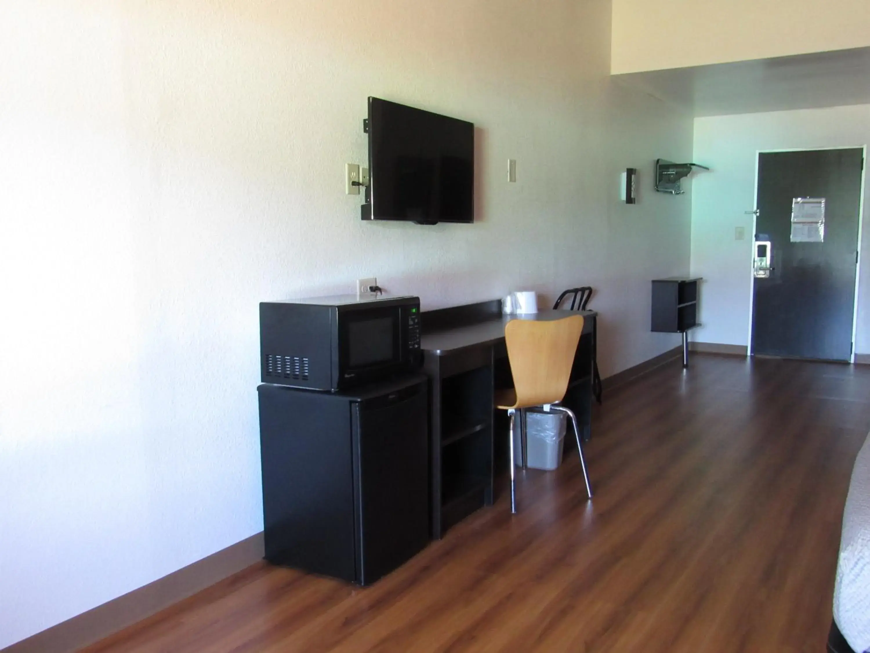 King Room - Non-Smoking in Motel 6-White, GA - Cartersville King Room - Non-Smoking in Motel 6-White, GA - Cartersville