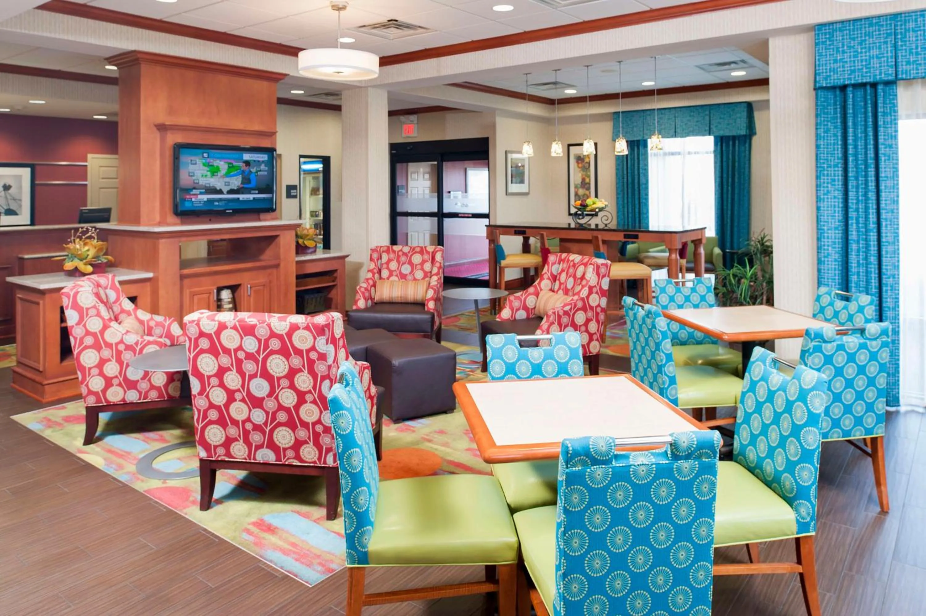 Dining area in Hampton Inn Jacksonville