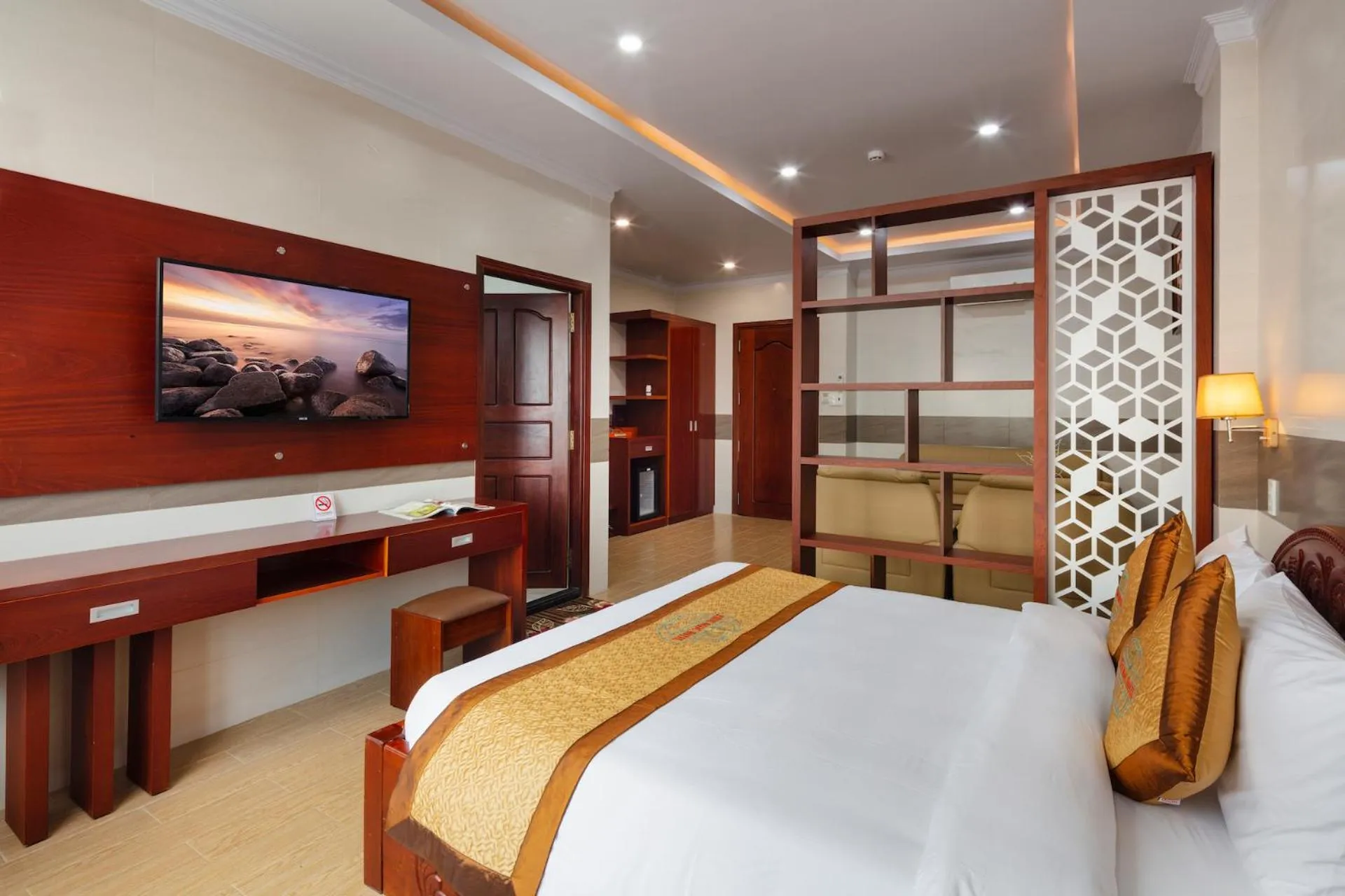 Bed in Phuc Ngoc Hotel