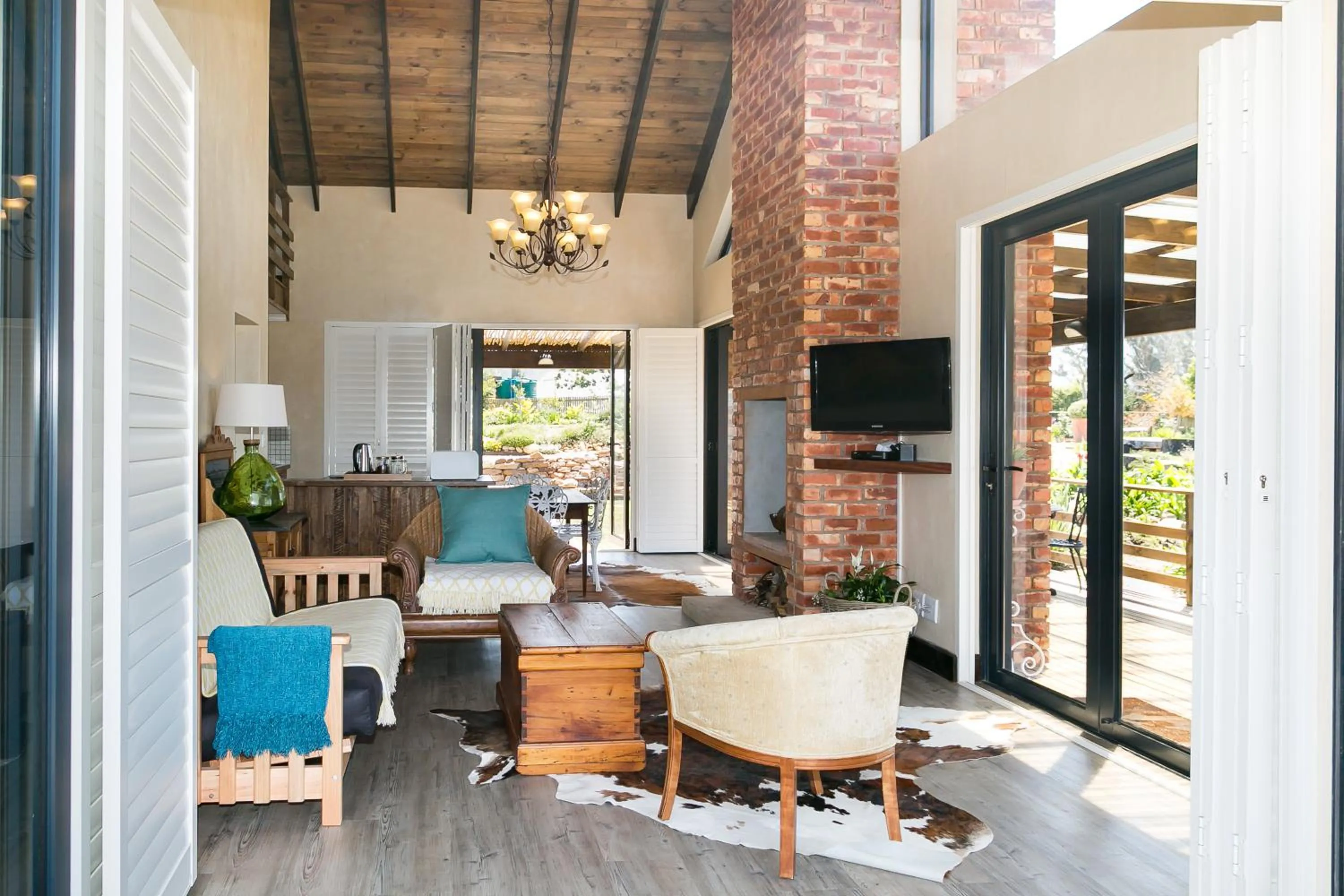 TV and multimedia in Narnia Guest House