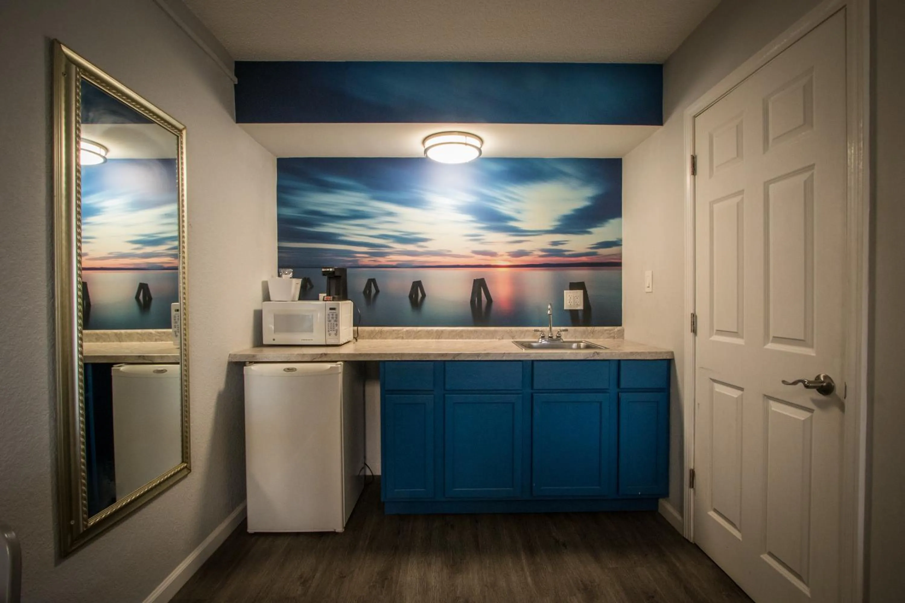 microwave in Envi Boutique Hotel Henderson-Evansville South