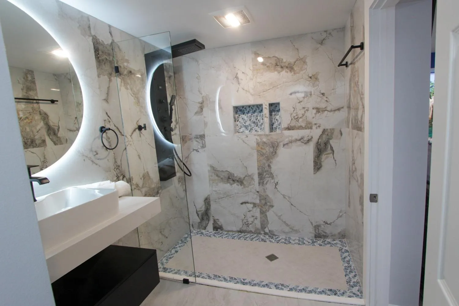 Shower in Envi Boutique Hotel Henderson-Evansville South