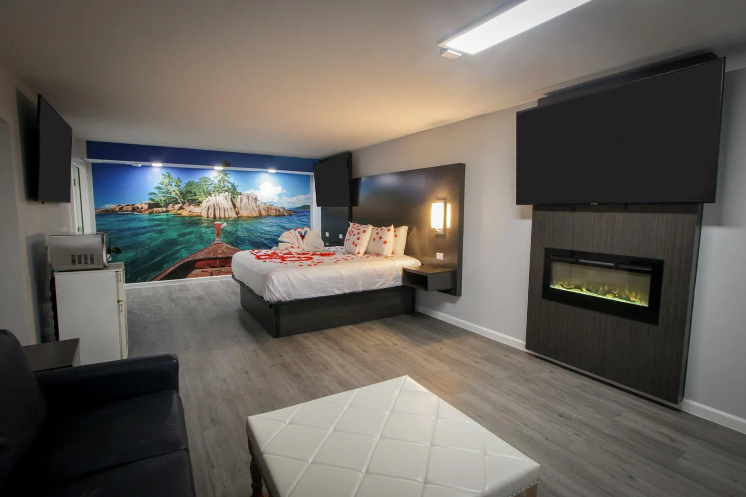 Photo of the whole room, Bed in Envi Boutique Hotel Henderson-Evansville South