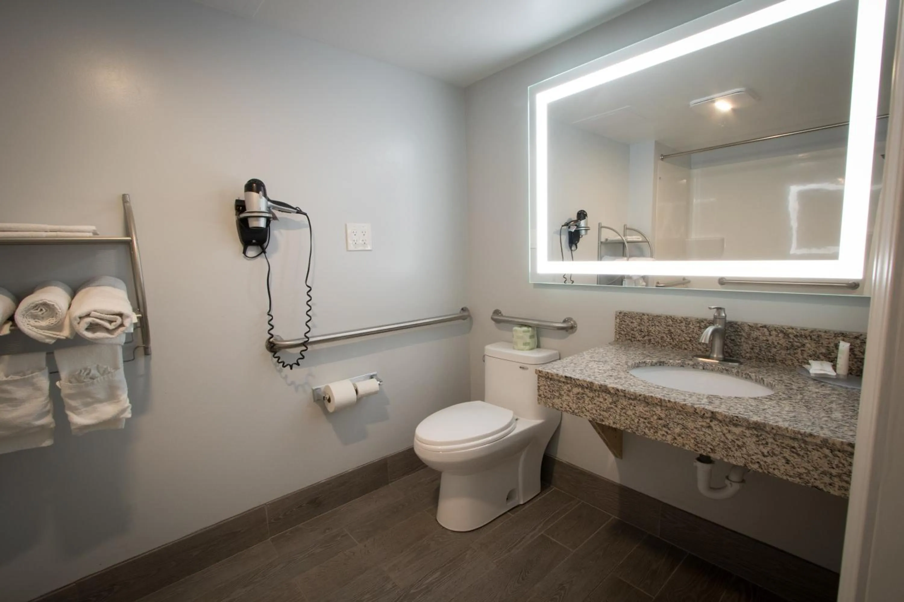 Bathroom in Envi Boutique Hotel Henderson-Evansville South