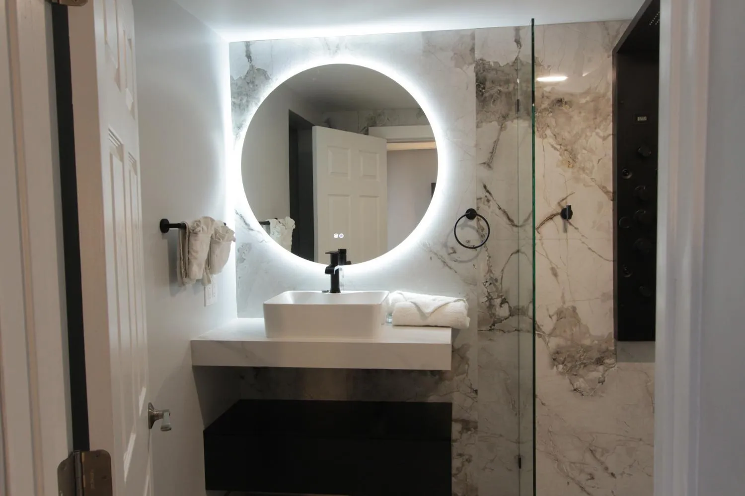 Bathroom in Envi Boutique Hotel Henderson-Evansville South