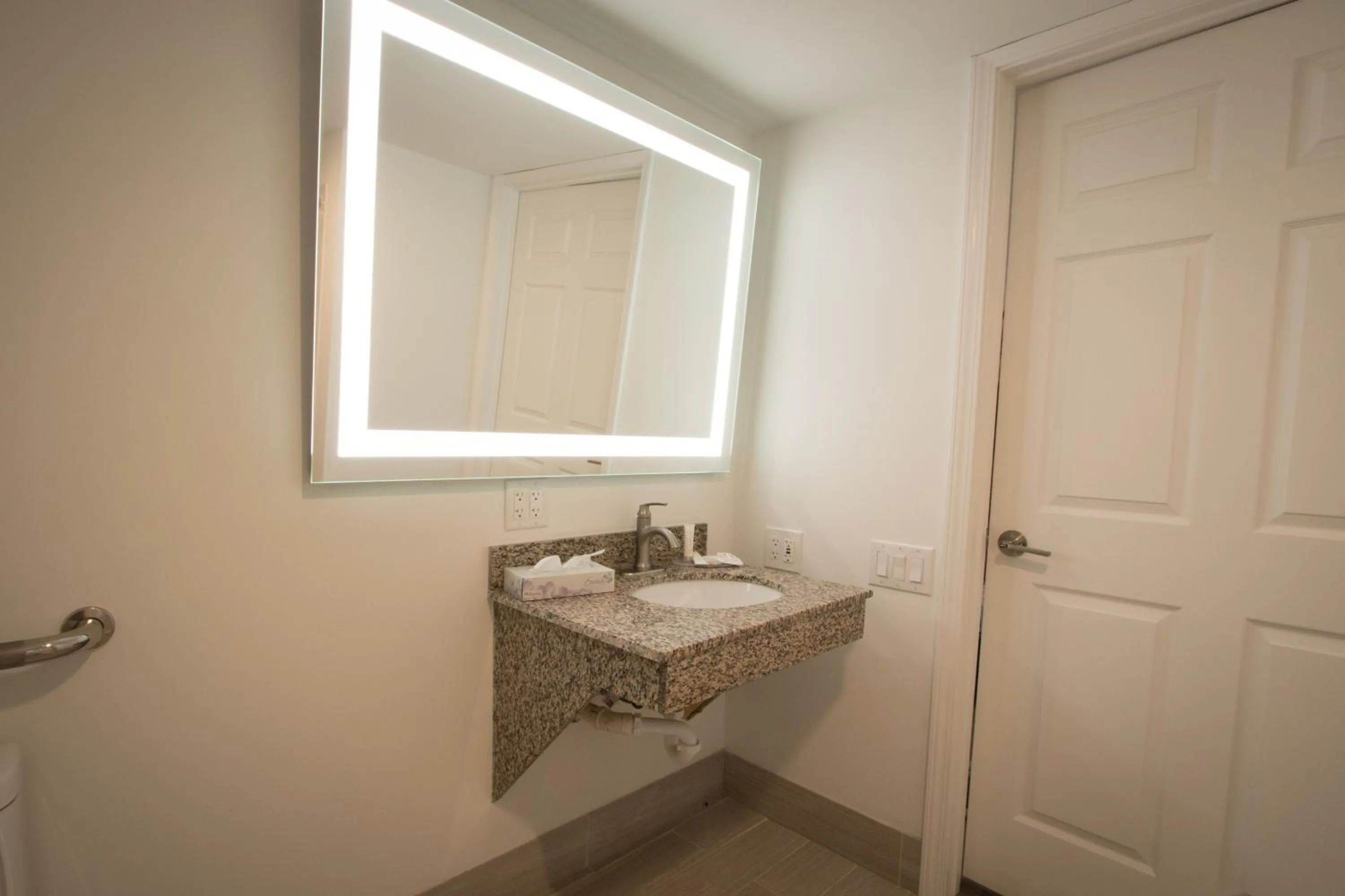 Bathroom in Envi Boutique Hotel Henderson-Evansville South