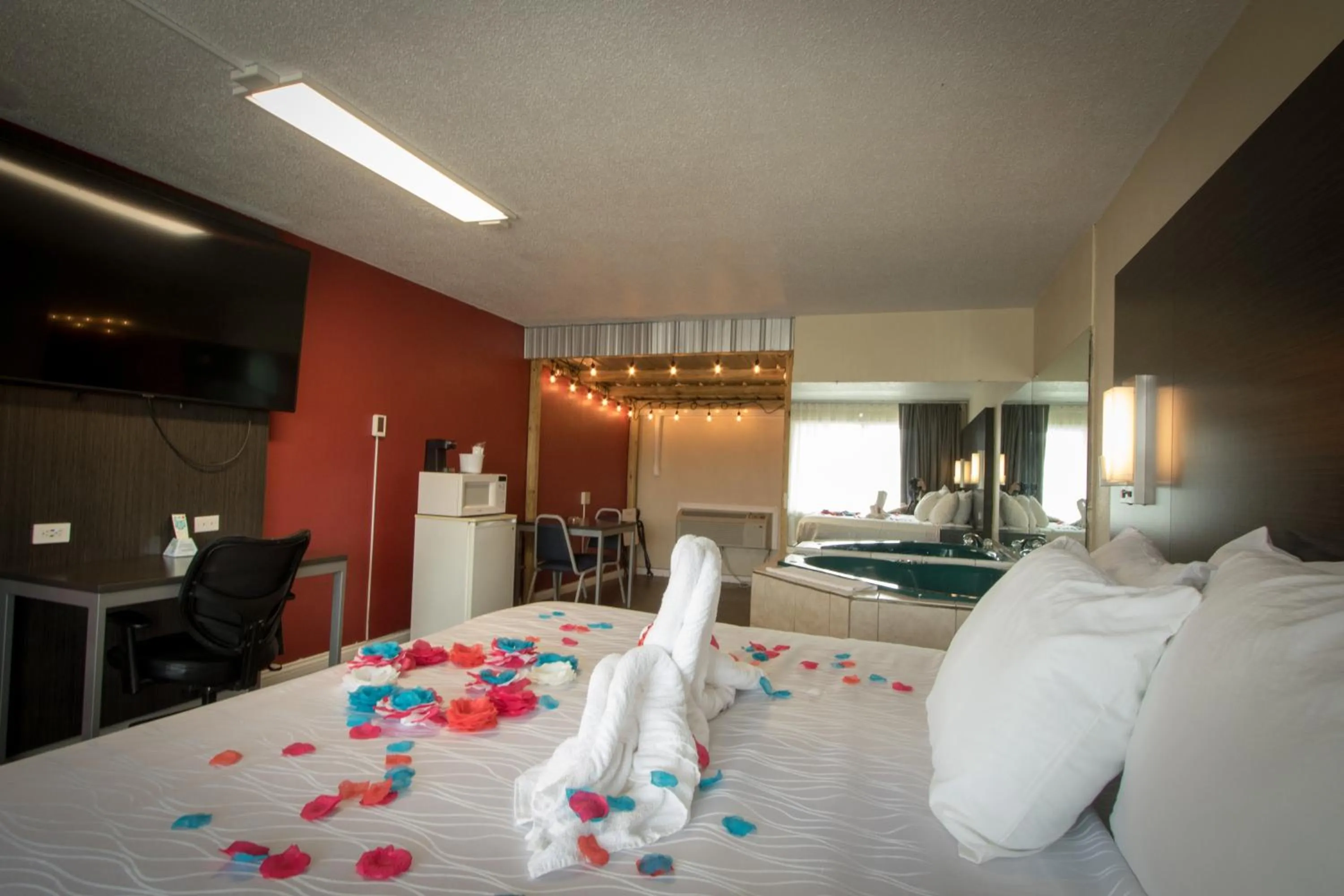 Bed in Envi Boutique Hotel Henderson-Evansville South