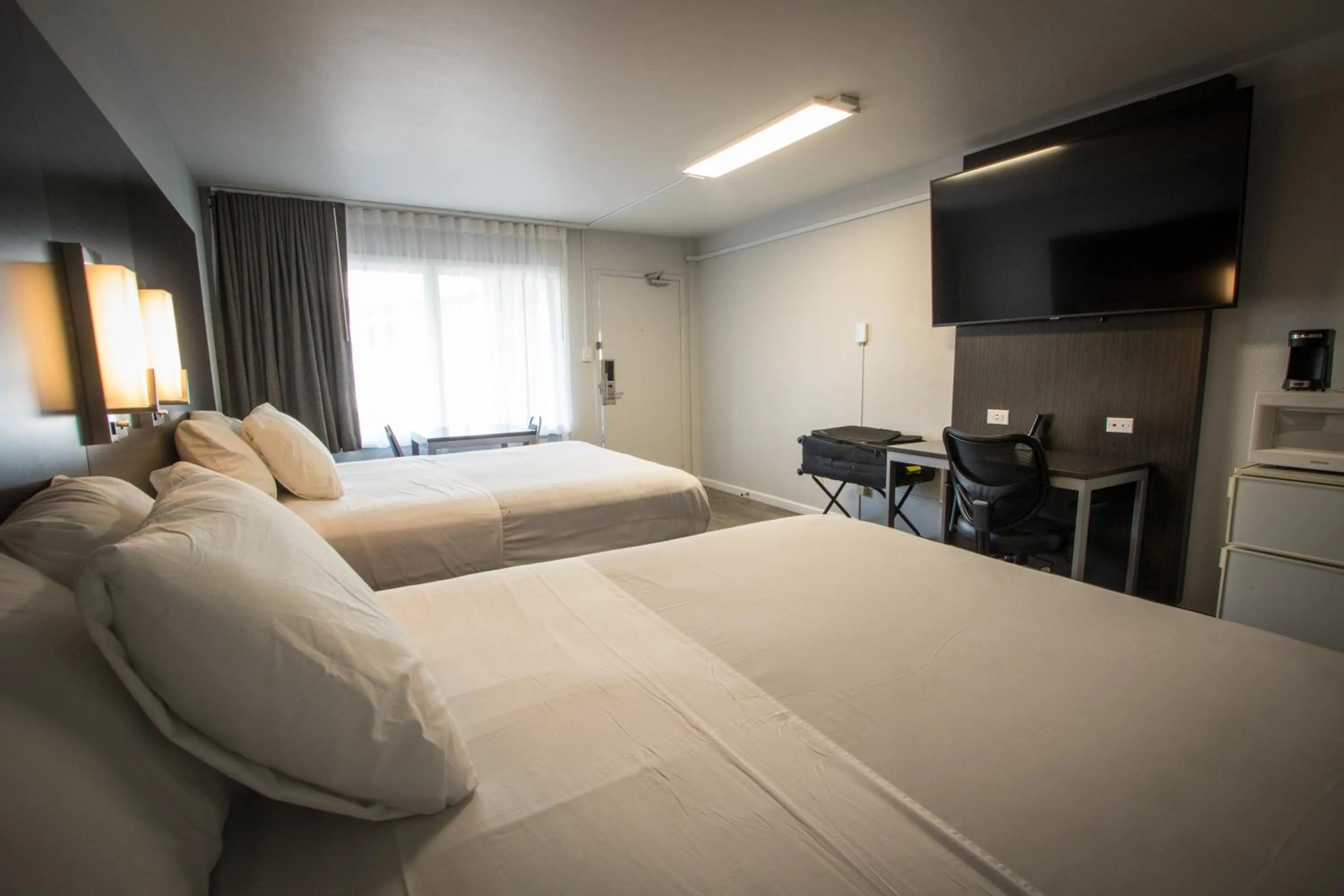 Guests, Bed in Envi Boutique Hotel Henderson-Evansville South