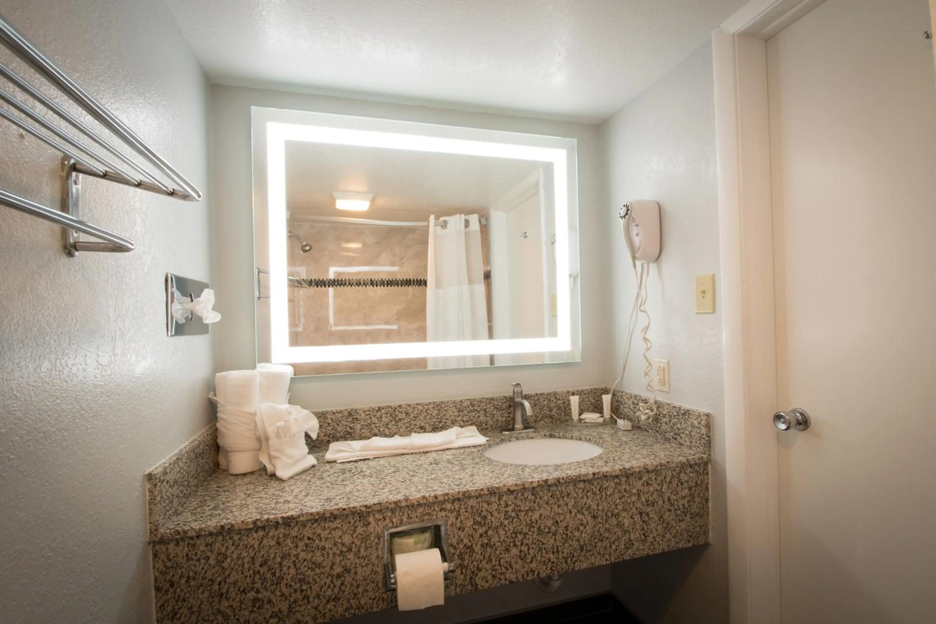 Bathroom in Envi Boutique Hotel Henderson-Evansville South